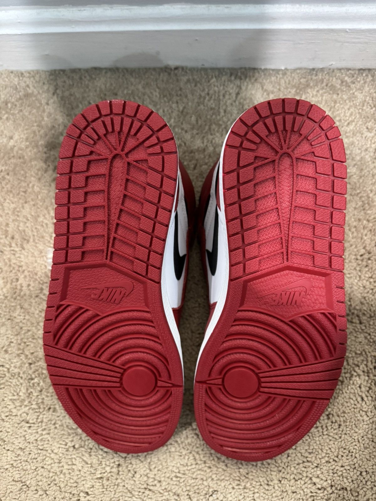 Jordan Brand Jordan 1 Chicago 2015 Size US 10 / EU 43 - 13 Thumbnail