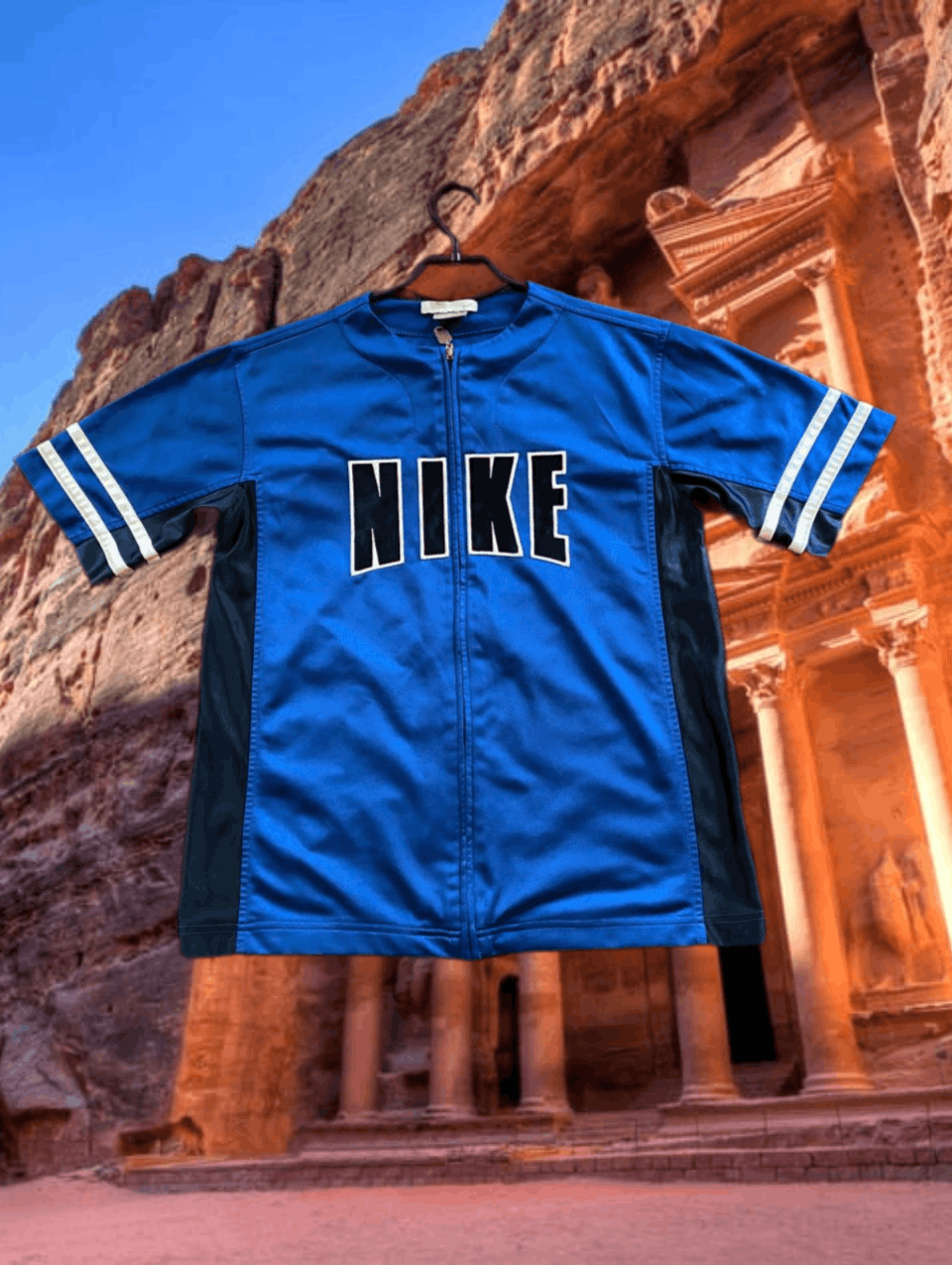 Nike × Vintage Vintage 90s Nike T Shirt L - University Size US L / EU 52-54 / 3 - 1 Thumbnail