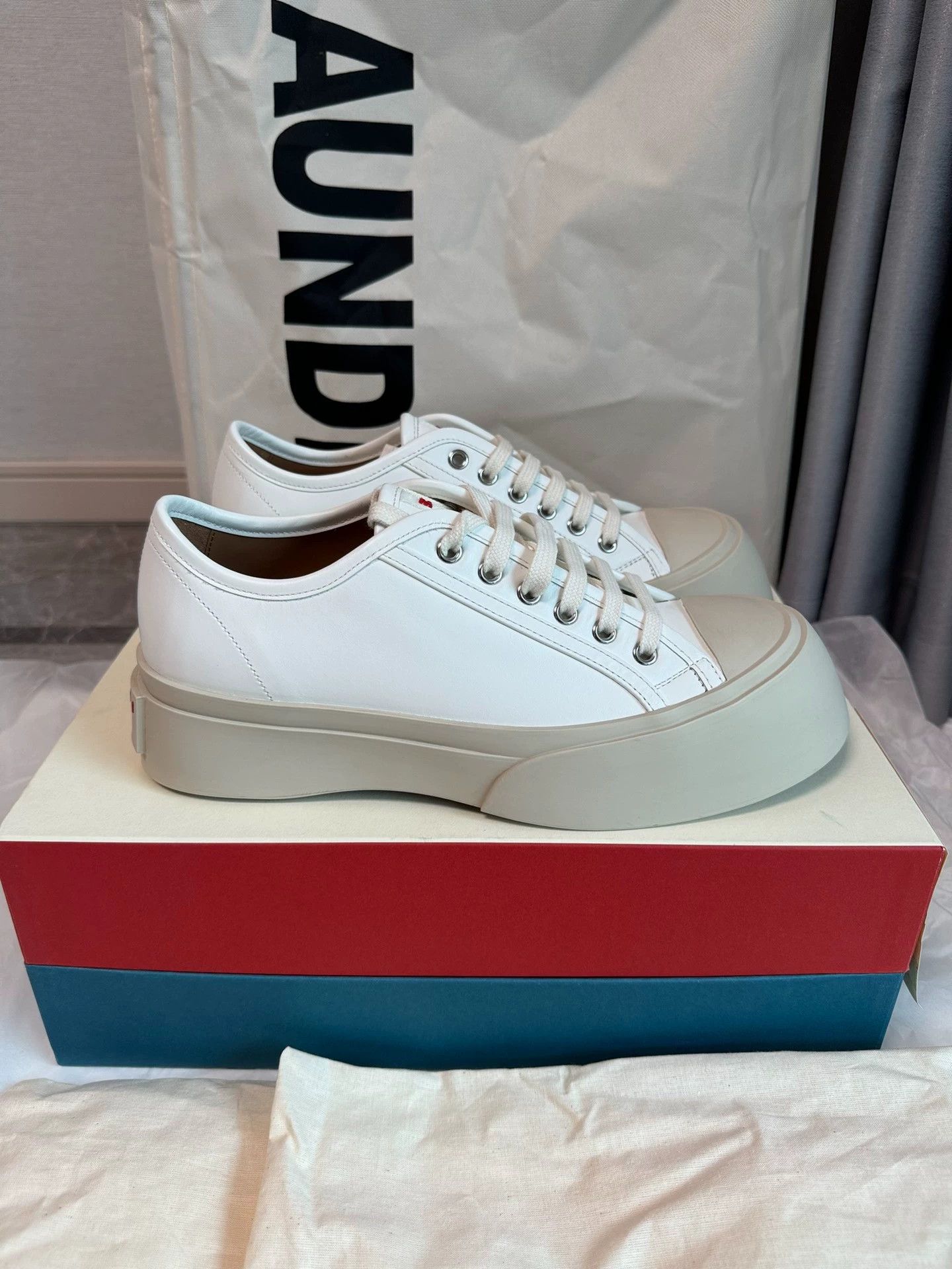 Marni Marni Pablo Oversized Mary Jane White 39 Size US 8.5 / IT 38.5 - 1 Thumbnail