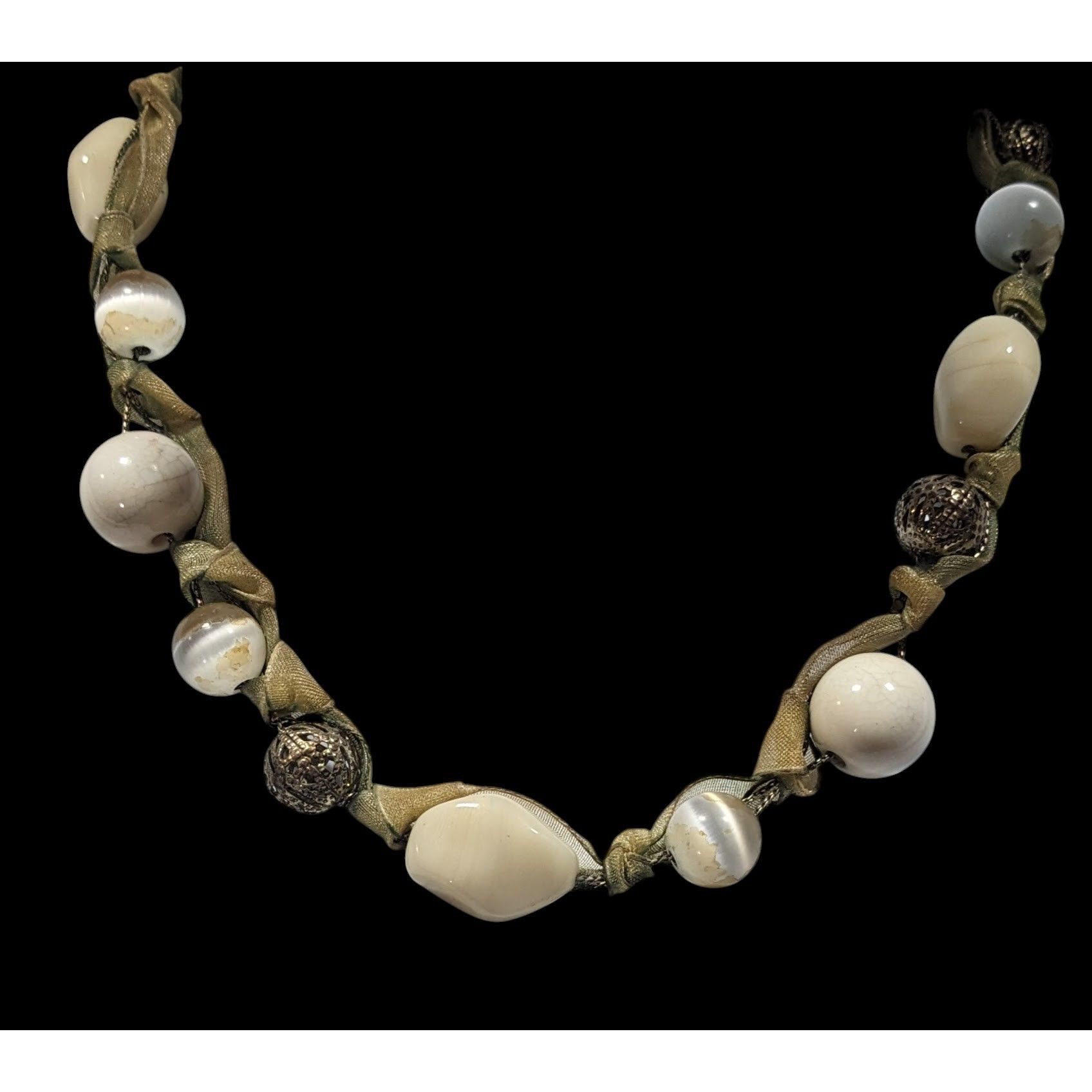 Liz Claiborne Liz Claiborne Beige And White Beaded Ribbon Necklace Size ONE SIZE - 4 Thumbnail