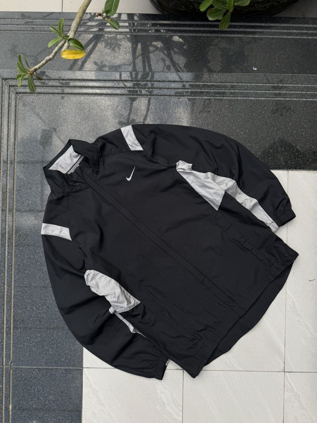 Nike 90’s NIKE SWOOSH RETRO Y2K RARELOGO VINTAGE ZIP NYLON JACKET Size US M / EU 48-50 / 2 - 1 Thumbnail