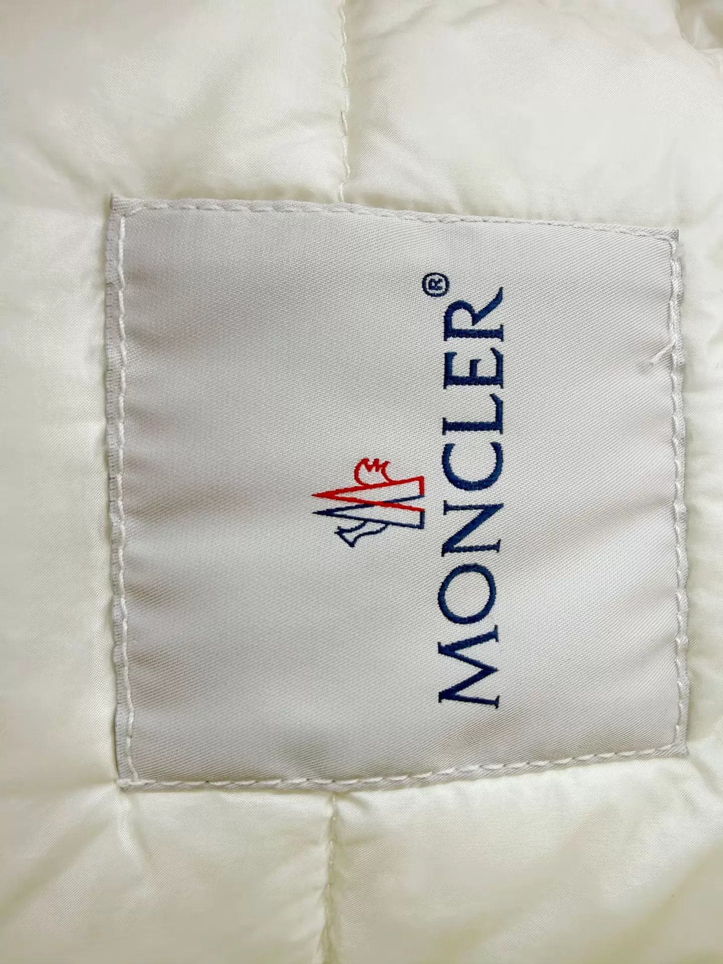 Moncler Moncler puffer jacket authentic size 2 like new Size XS / US 0-2 / IT 36-38 - 4 Thumbnail