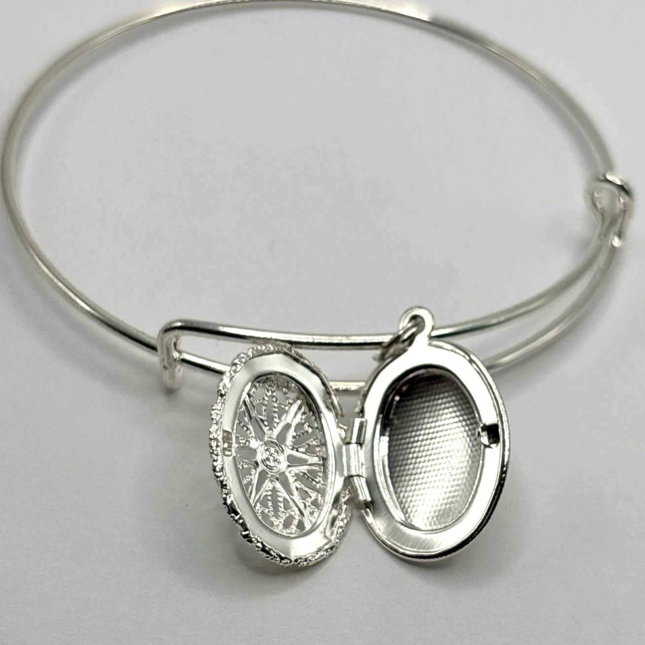 Other Y2K Silver Locket Bracelet Size ONE SIZE - 3 Thumbnail