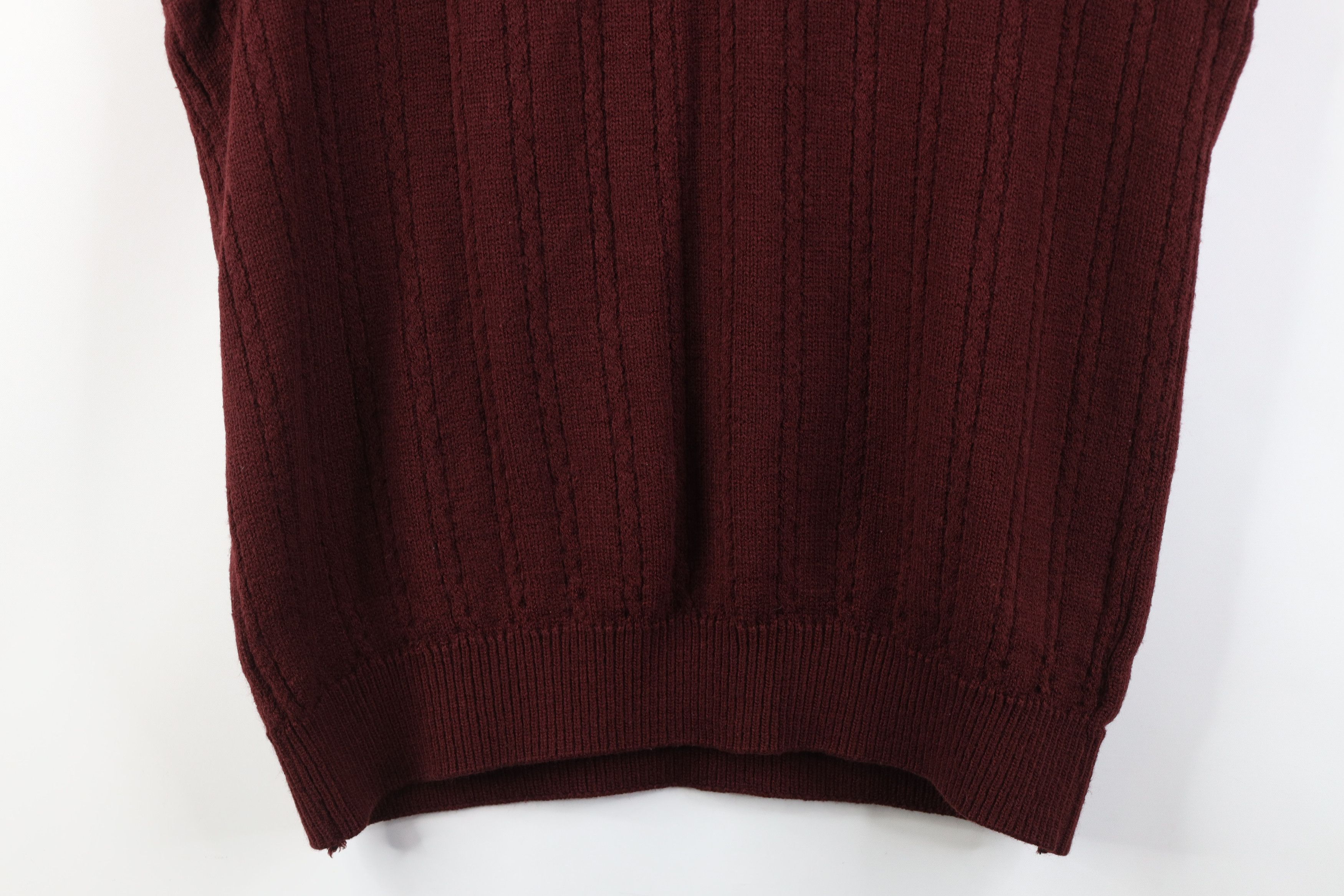 Vintage Vintage 70s Streetwear Cable Knit Sweater Vest Burgundy Size US M / EU 48-50 / 2 - 11 Thumbnail