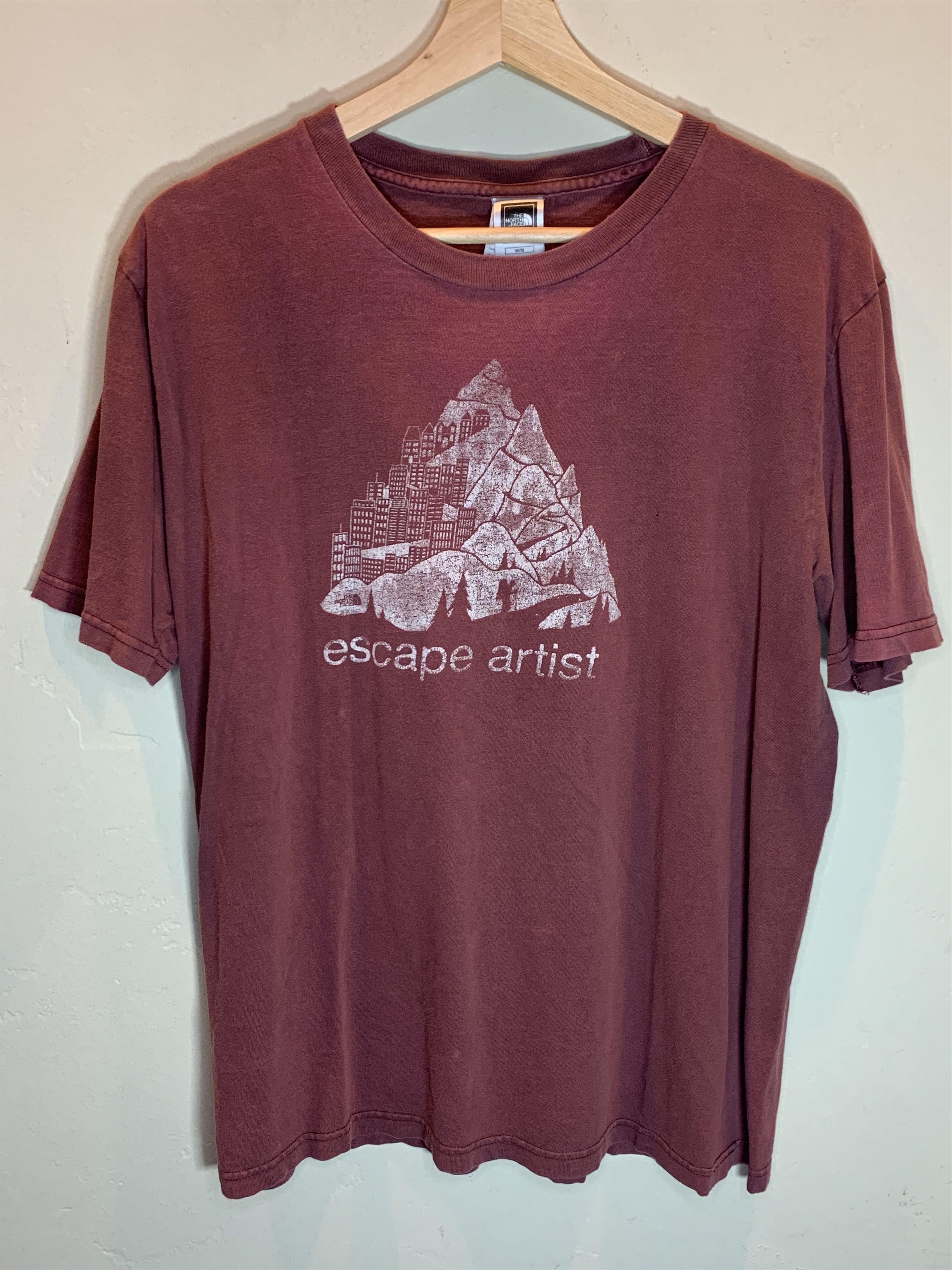 The North Face RARE Vintage North Face Escape Artist Hiking Art Faded Shirt Size US M / EU 48-50 / 2 - 1 Thumbnail