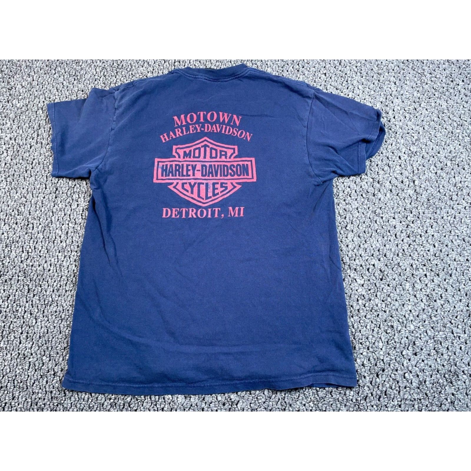 Harley Davidson VINTAGE Harley-Davidson Detroit Michigan T-Shirt Adult Large Dark Blue Skull USA Flag - Men’s L Shirt Graphic Print 2019 Newsprint Theme Size US L / EU 52-54 / 3 - 2 Thumbnail