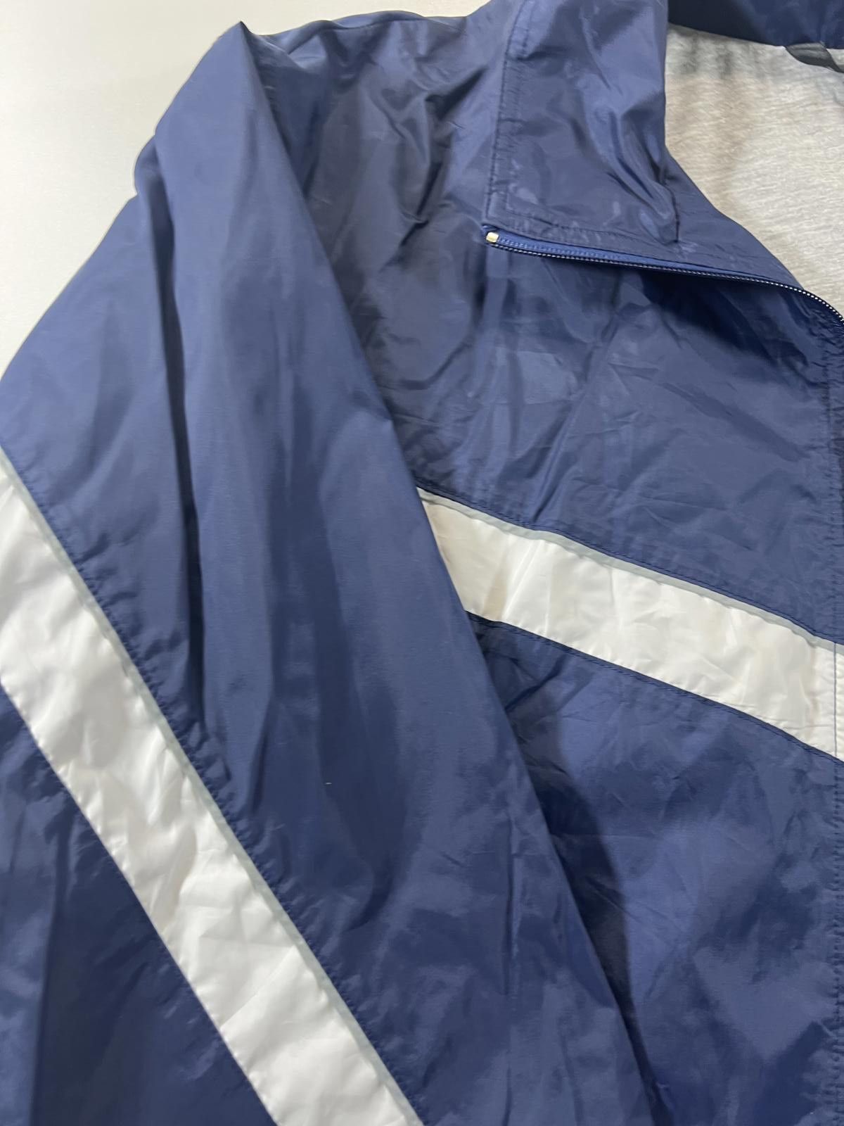 Nike Vintage Nike Navy Blue and White Windbreaker Jacket XL Size US XL / EU 56 / 4 - 6 Thumbnail