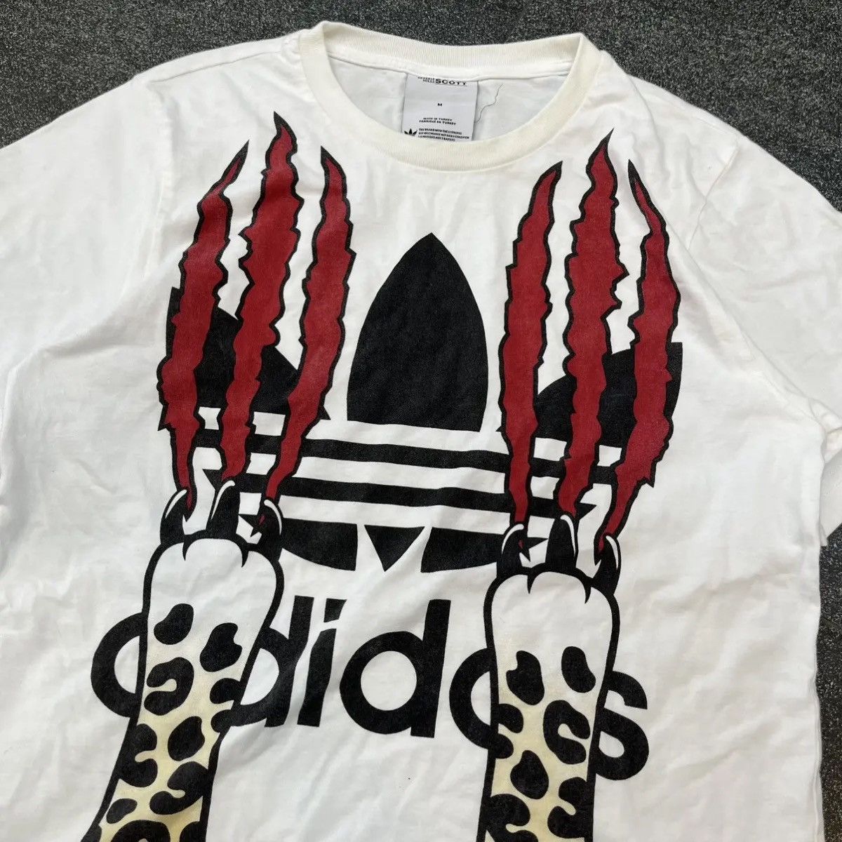 ADIDAS x JEREMY SCOTT SCAR LEOPARD TEE