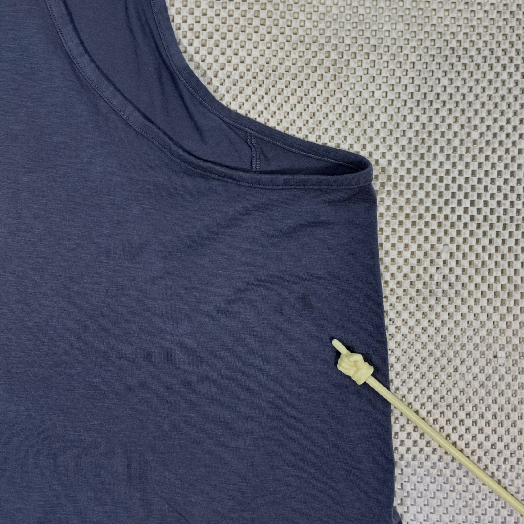 Athleta Athleta Tank Top Women's Medium Gray Racerback Breathable Side Slit Pullover Fitness Gym Yoga Run Athletic Size M / US 6-8 / IT 42-44 - 5 Thumbnail