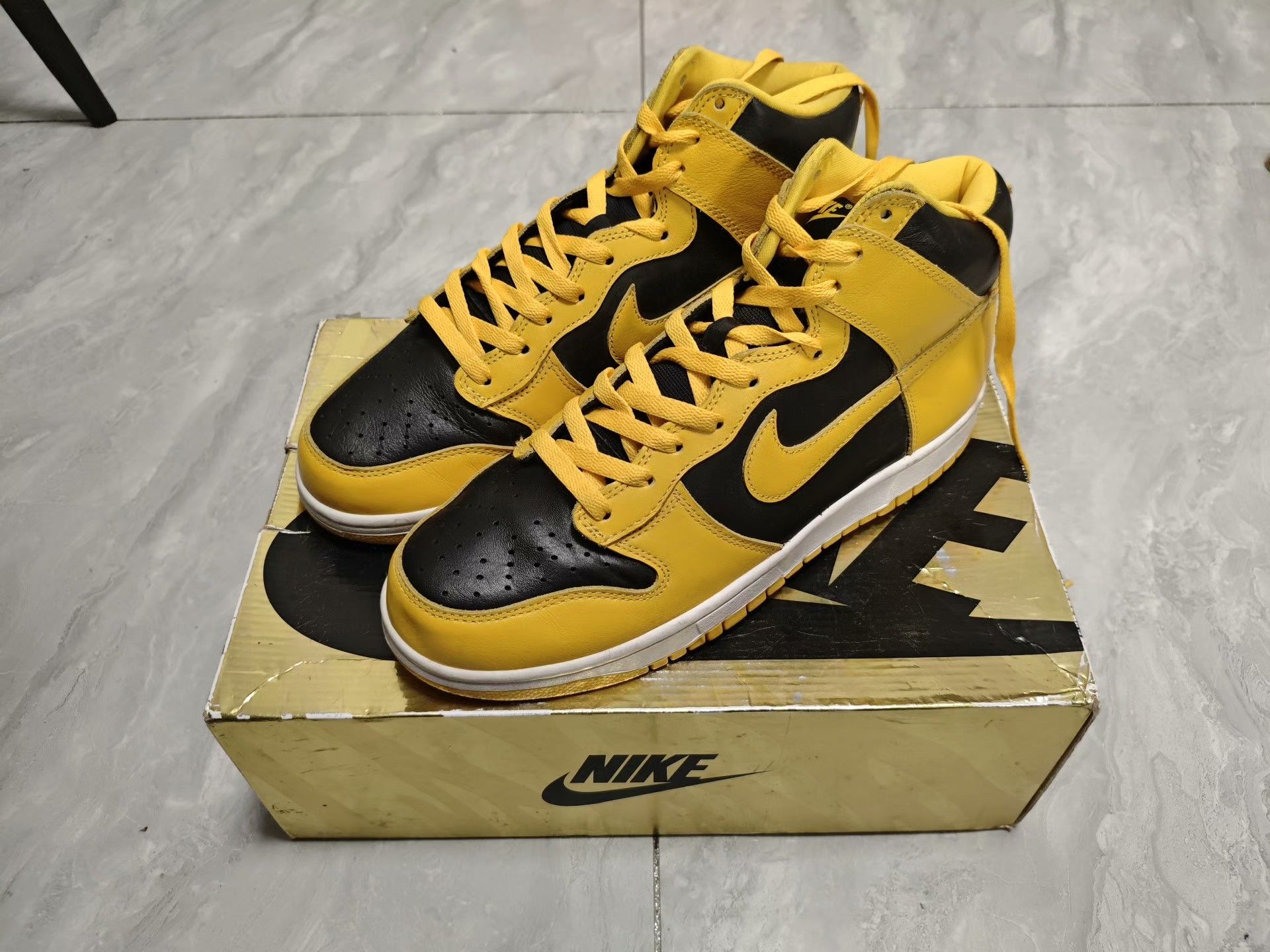 Nike Nike DUNK Yellow Lowtop Sneakers 12 Men Size US 12 / EU 45 - 1 Thumbnail