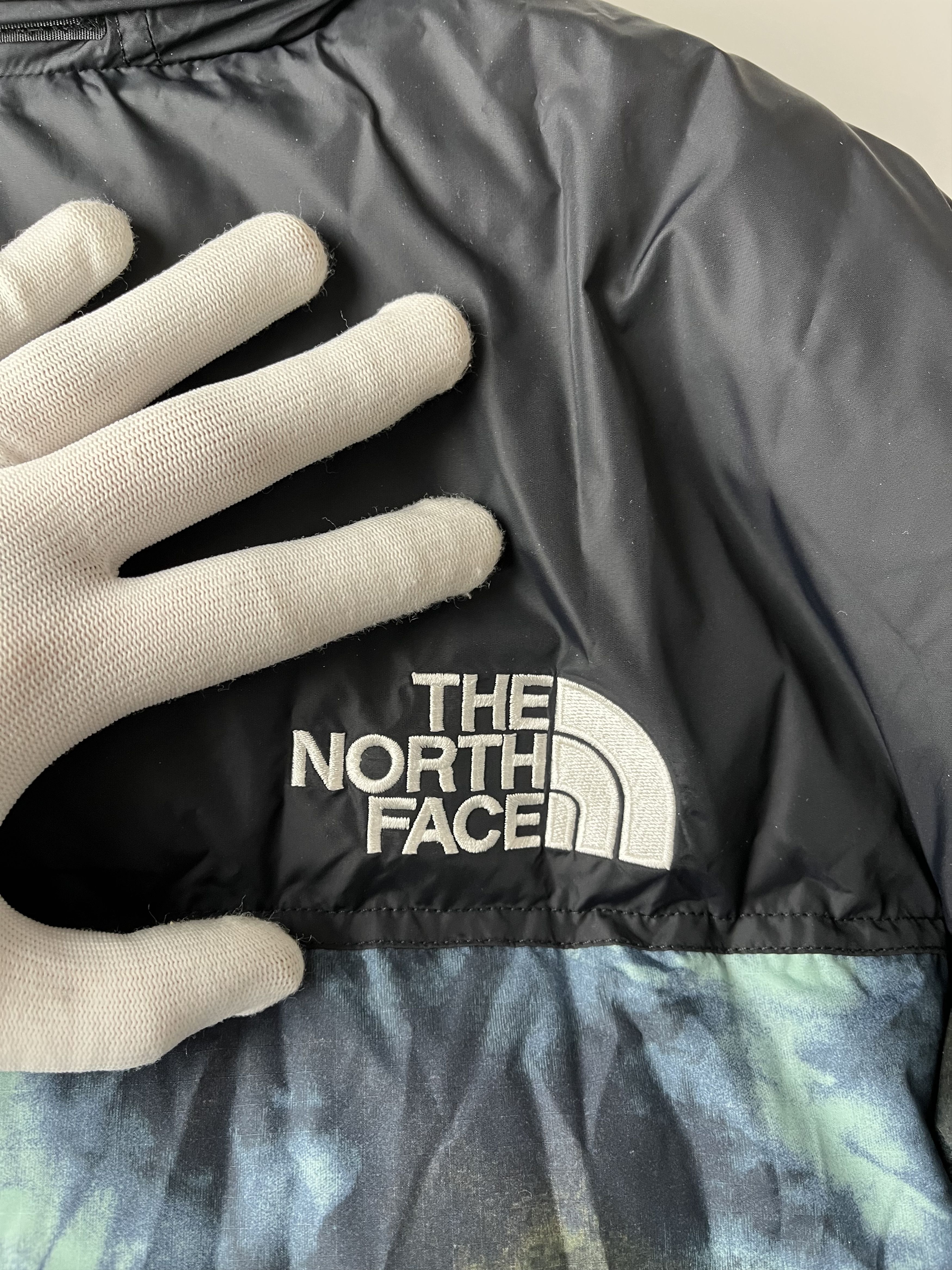 The North Face Down Jacket The North Face Printed 1996 Retro Nuptse Size US L / EU 52-54 / 3 - 3 Thumbnail