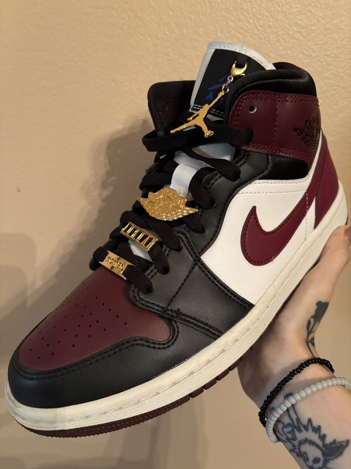 Jordan Brand Wmns Air Jordan 1 Mid SE 'Gold Pendants' Size US 8.5 / IT 38.5 - 1 Thumbnail