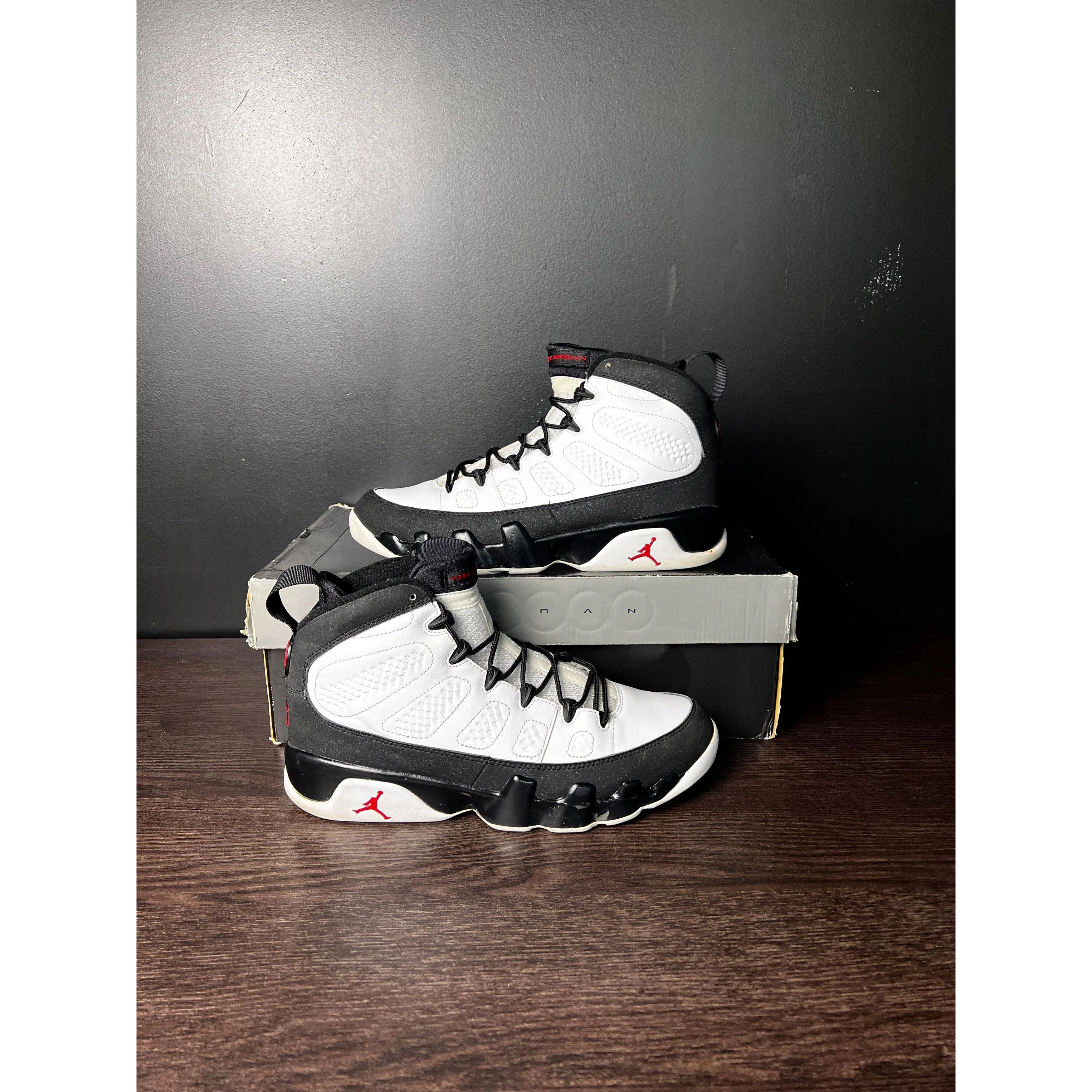 Jordan Brand Air Jordan 9 Retro "White Black Red" (2010) **PRE-OWNED** Size US 9 / EU 42 - 1 Thumbnail