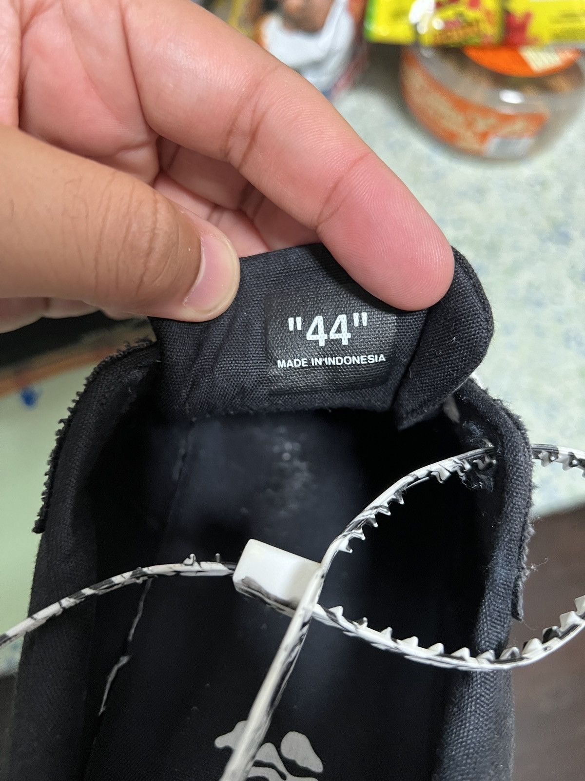 Off-White OFF White Low Vulcanized Sneaker Size US 11 / EU 44 - 10 Thumbnail
