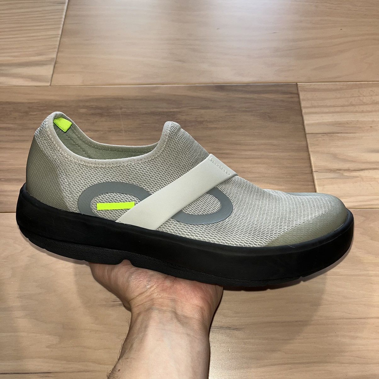 Other OOFOS OOmg Men’s Size 10 Gray Black Fibre Low Slip On Size US 10 / EU 43 - 1 Thumbnail