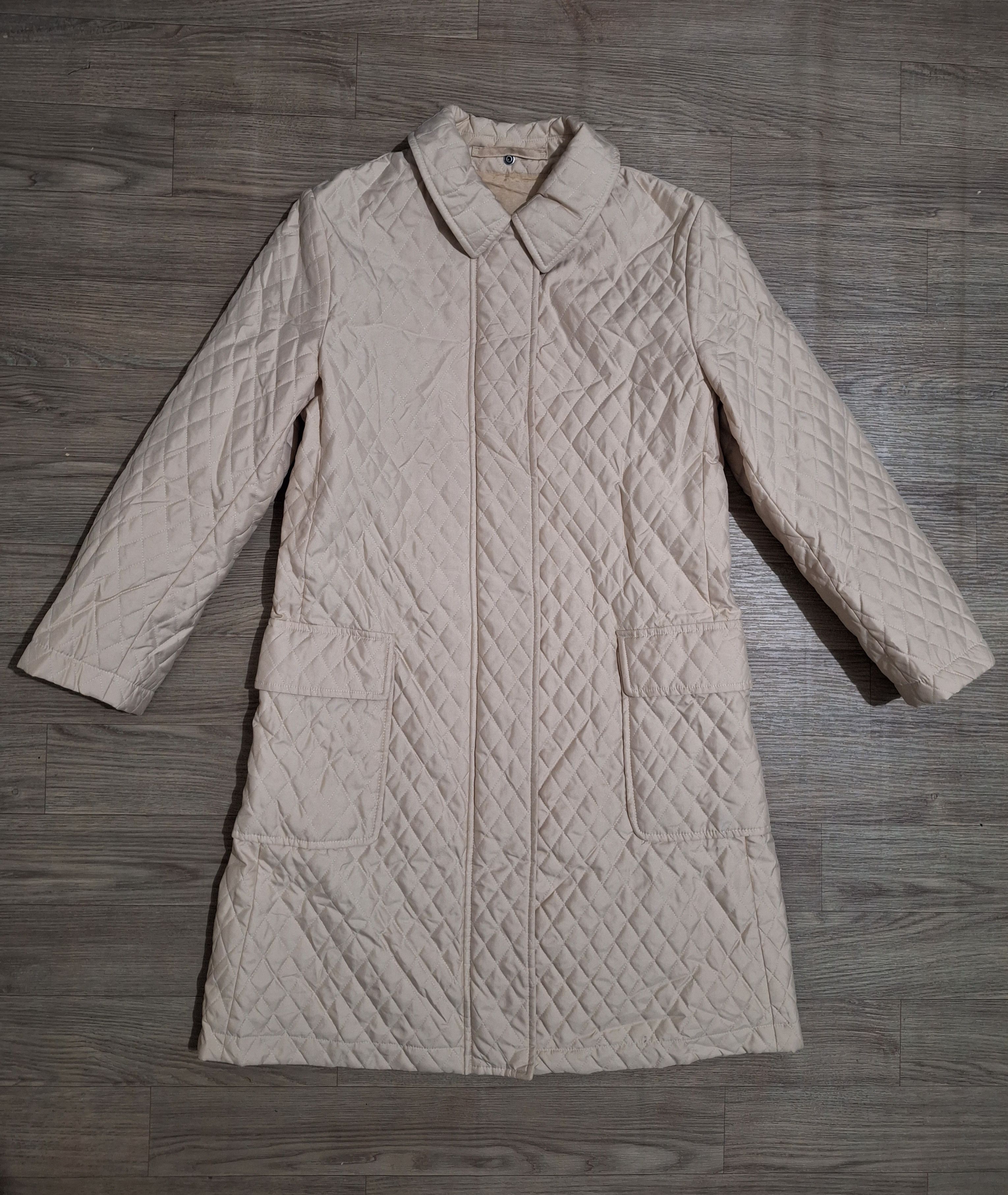 image of Burberry - Made In England - Quilted Coat in Beige White, Women's (Size Medium)