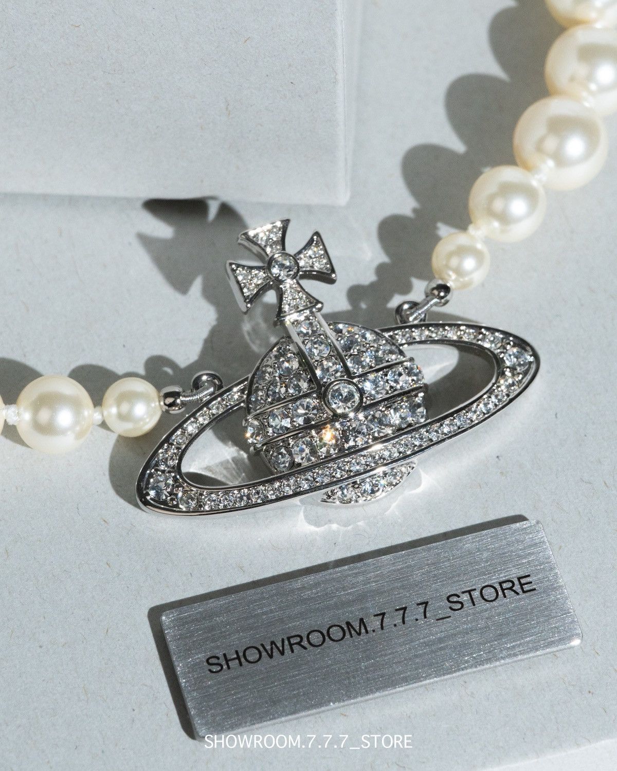 Vivienne Westwood Vivienne Westwood One-Row Pearl Bas Relief Choker Size ONE SIZE - 1 Thumbnail