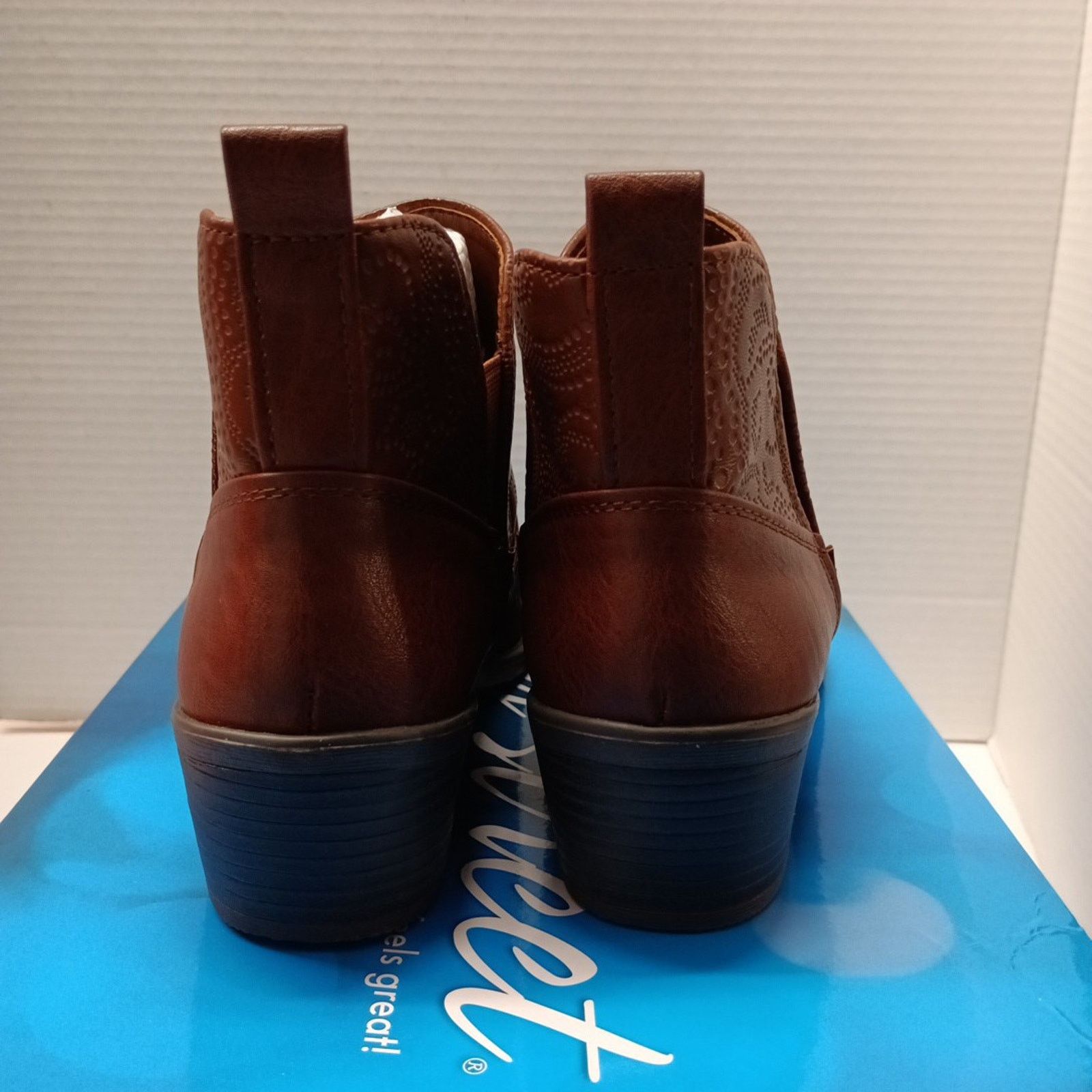 Other EASY STREET womens ankle boots Size 7.5 M Taupe faux leather Size US 7.5 / IT 37.5 - 4 Thumbnail