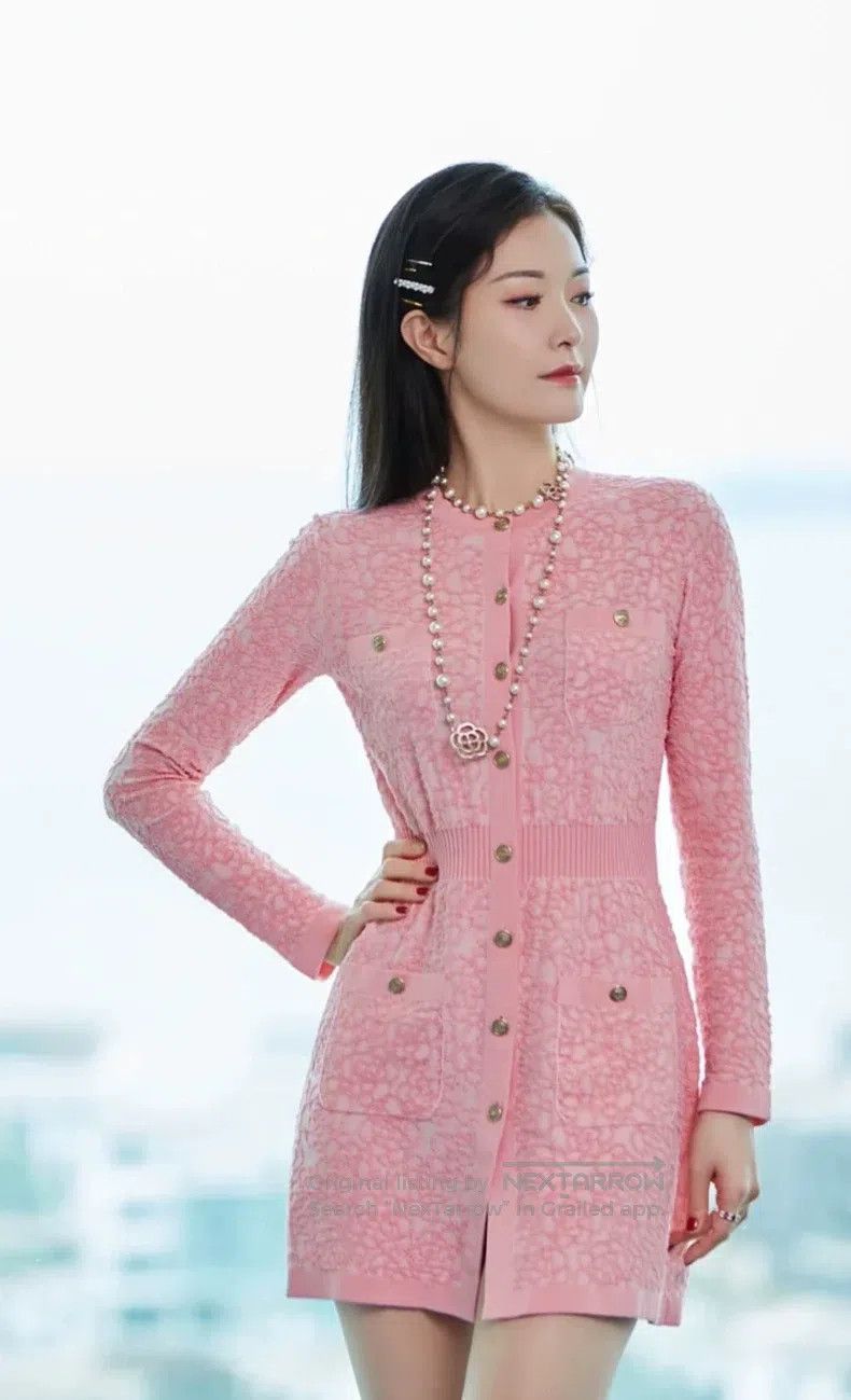 Chanel Chanel 21C pink embossed camelia knitted dress Size XS / US 0-2 / IT 36-38 - 1 Thumbnail