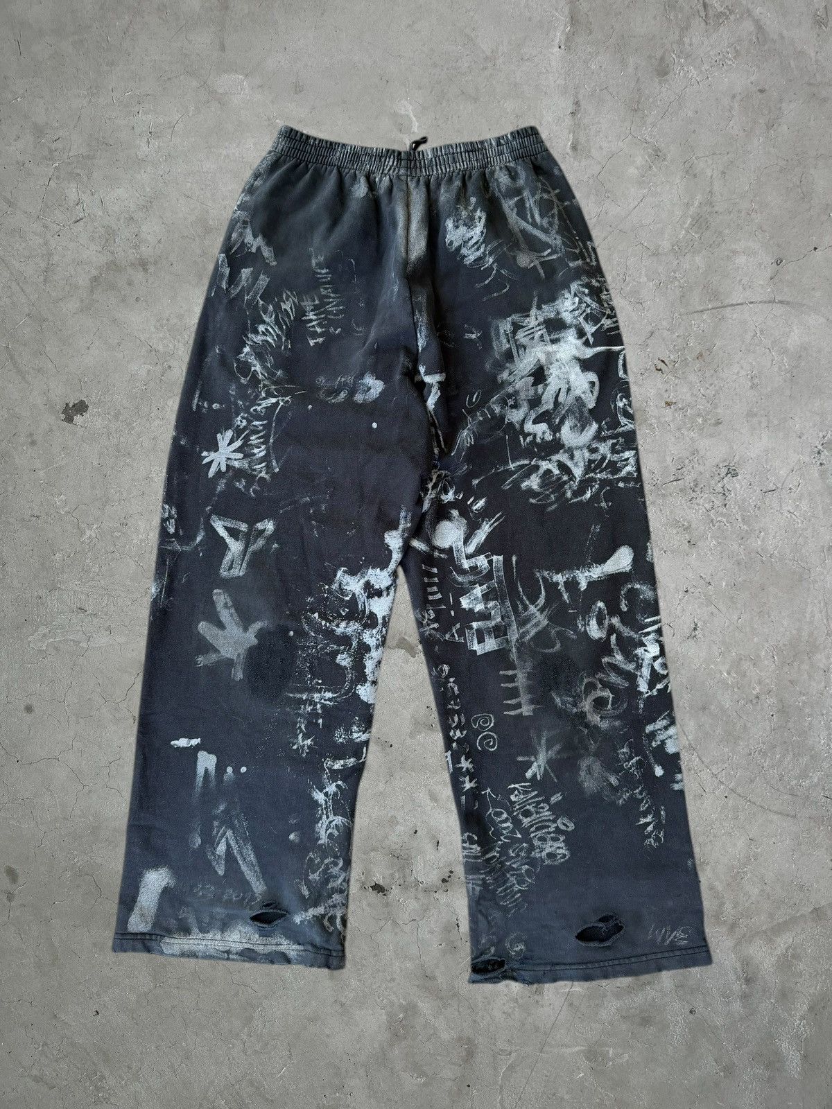 Balenciaga Balenciaga Graffiti Skater Sweatpants Size US 34 / EU 50 - 2 Thumbnail