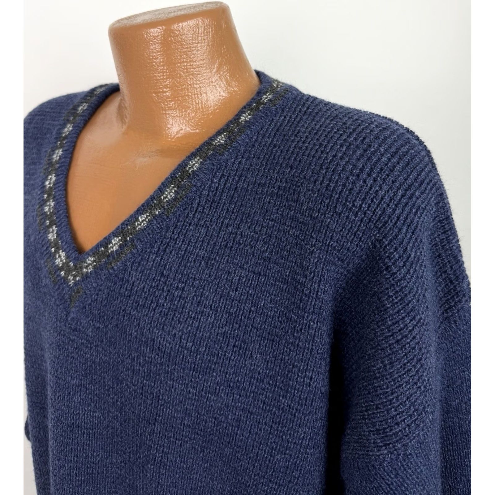 Vintage VINTAGE John Ashford Sweater Mens Large V-Neck Navy Blue Wool Blend Knit Fair Isle 90s Ski Pullover"} Size US L / EU 52-54 / 3 - 4 Thumbnail