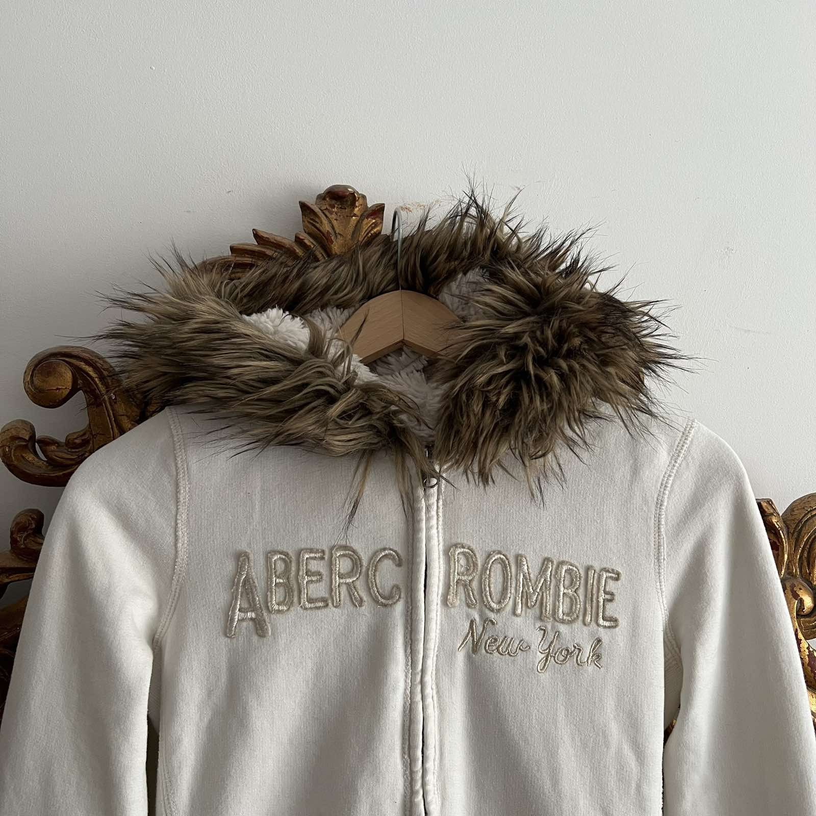 Abercrombie & Fitch Abercrombie & Fitch navy zip up hoodie with fur hood Size S / US 4 / IT 40 - 3 Thumbnail