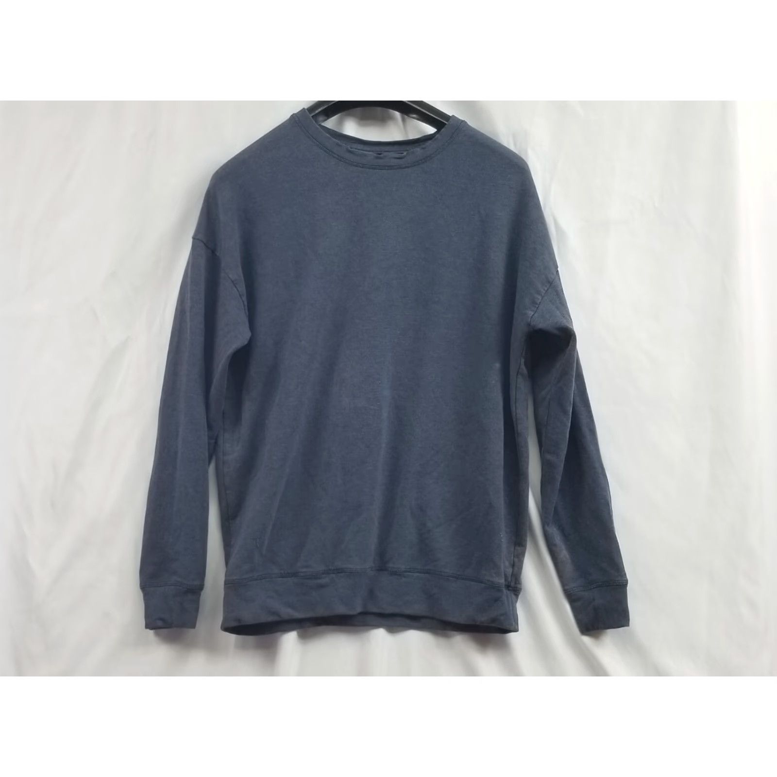 Athleta Athleta Sweatshirt Womens Small Gray Crew Neck Activewear Thumbholes Distressed Pullover Pockets Size S / US 4 / IT 40 - 2 Thumbnail