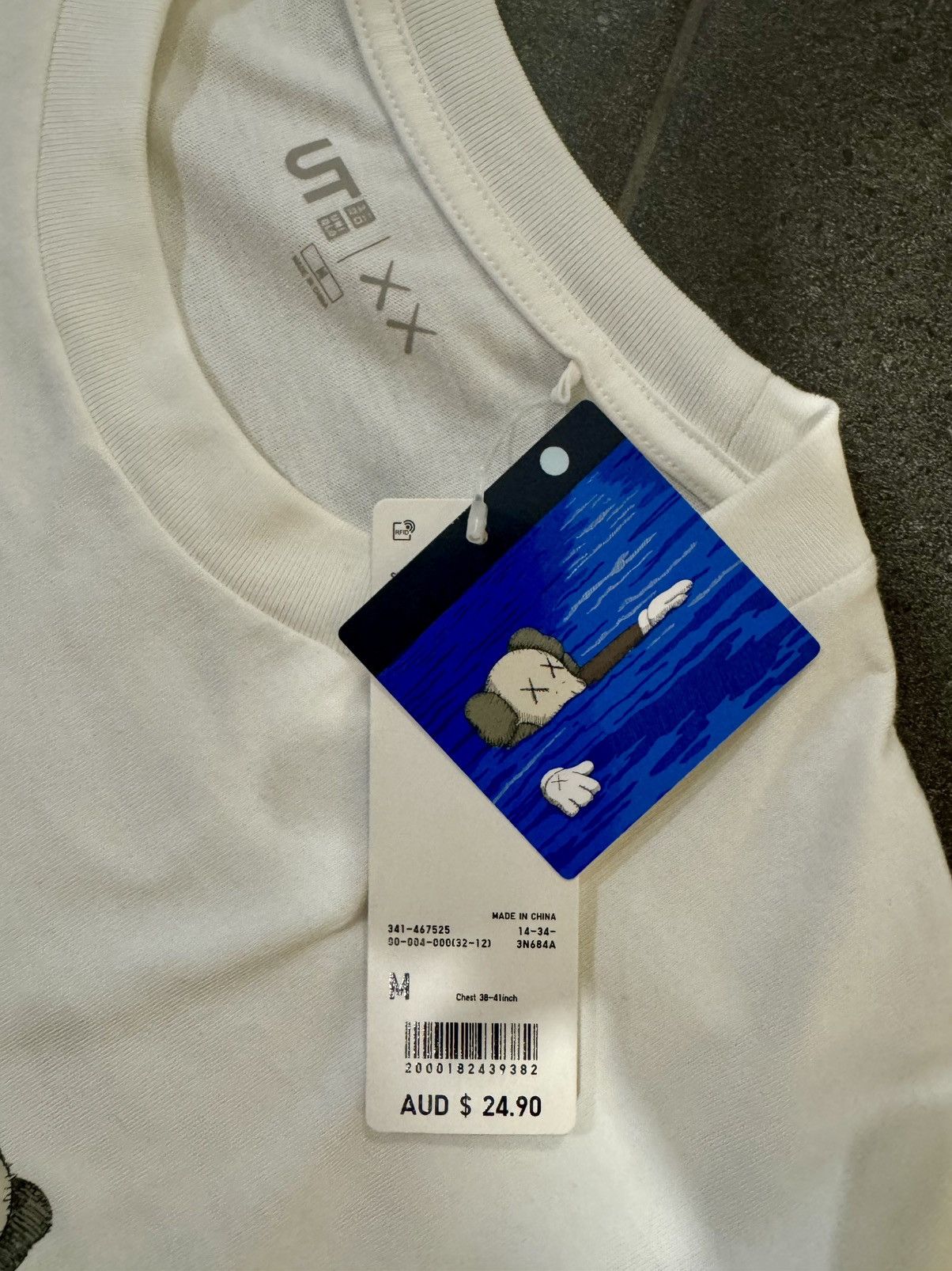 Kaws × Uniqlo KAWS x Uniqlo UT Artbook Cover Tee White | Size M Size US M / EU 48-50 / 2 - 3 Thumbnail