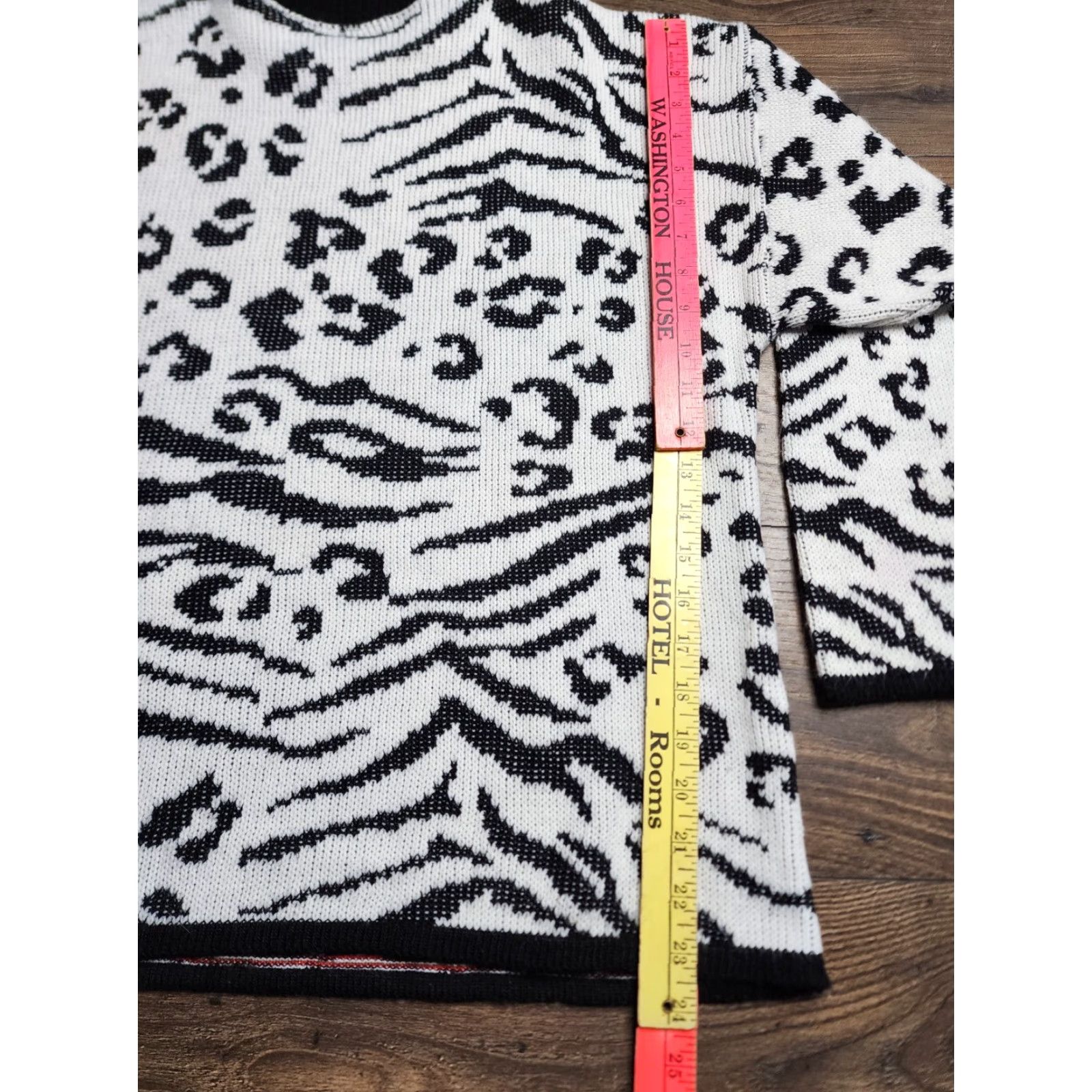 Vintage VINTAGE Womens XL Roses Animal Zebra Leopard Print Knit Sweater Distressed Sweater Pullover Crew Neck Knit Zebra Pattern White Womens XL Jade Size XL / US 12-14 / IT 48-50 - 3 Thumbnail