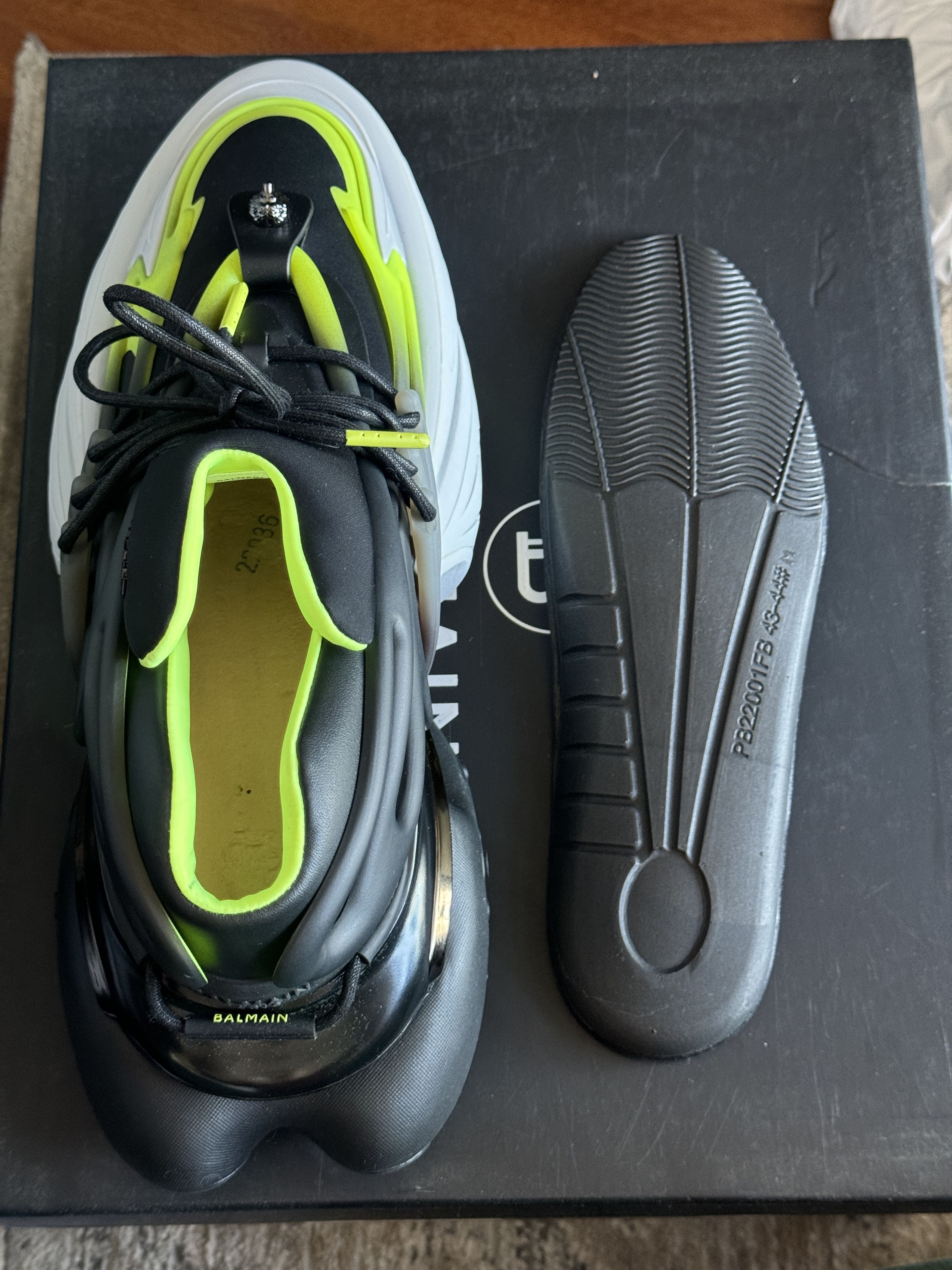 Balmain size 44/ US 11 - Balmain Unicorn Black Green White Sneakers Size US 11 / EU 44 - 11 Thumbnail