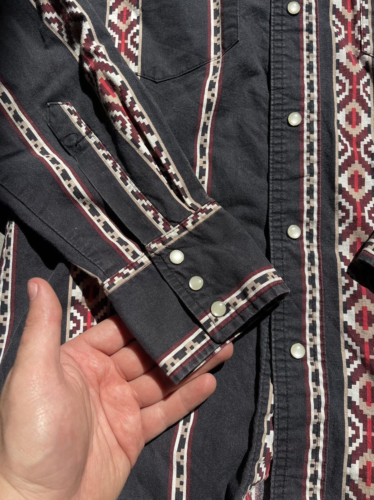 Cowboy Equipment × Vintage × Wrangler Wrangler Western Shirt Vintage azteck striped cowboy shirt Size US S / EU 44-46 / 1 - 5 Thumbnail
