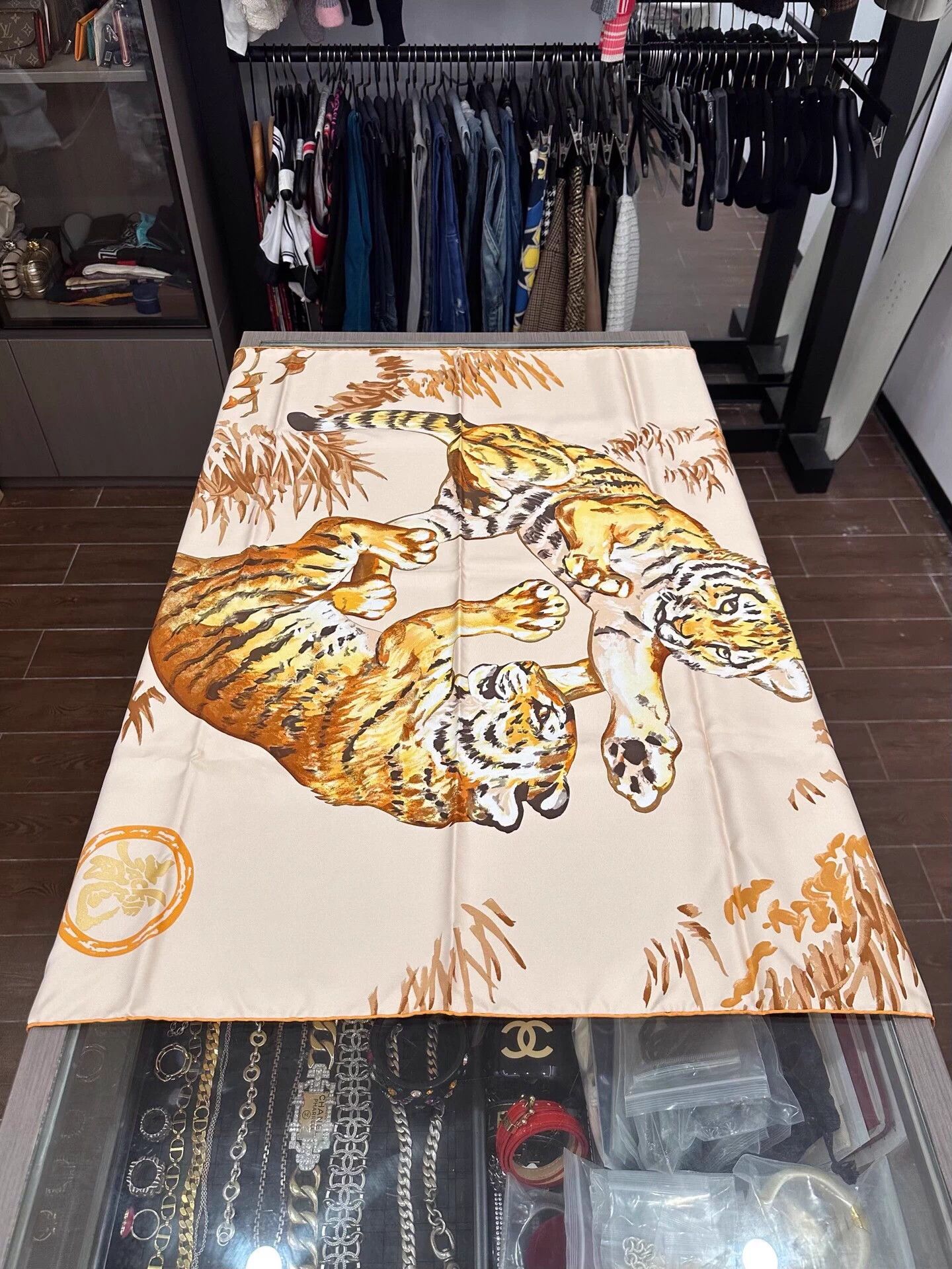 Hermes Hermes Beige Silk Scarf Tigers Playing 90x90cm Size ONE SIZE - 3 Thumbnail