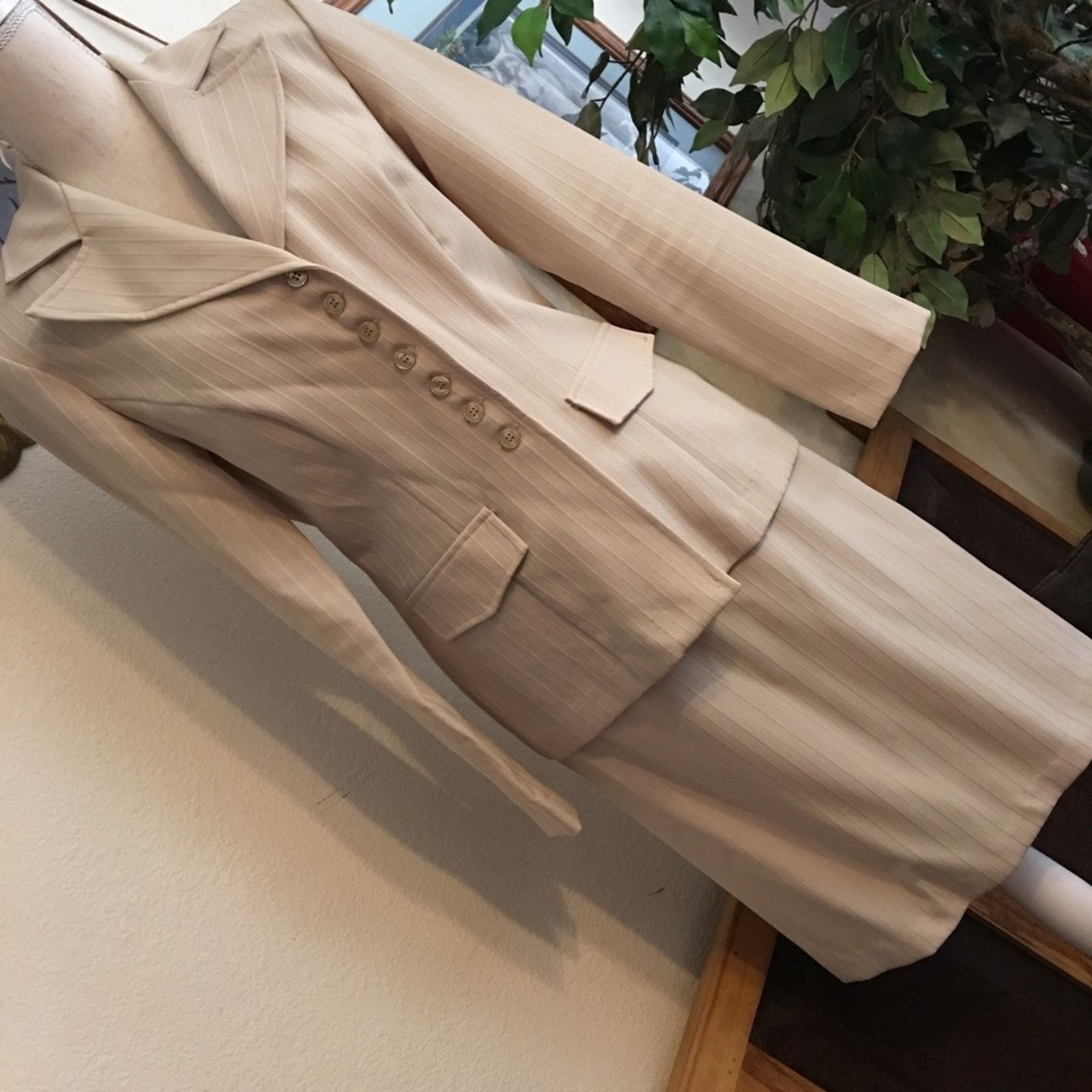 Vintage Lew Magram tan professional career skirt suit 6 Size M / US 6-8 / IT 42-44 - 1 Thumbnail