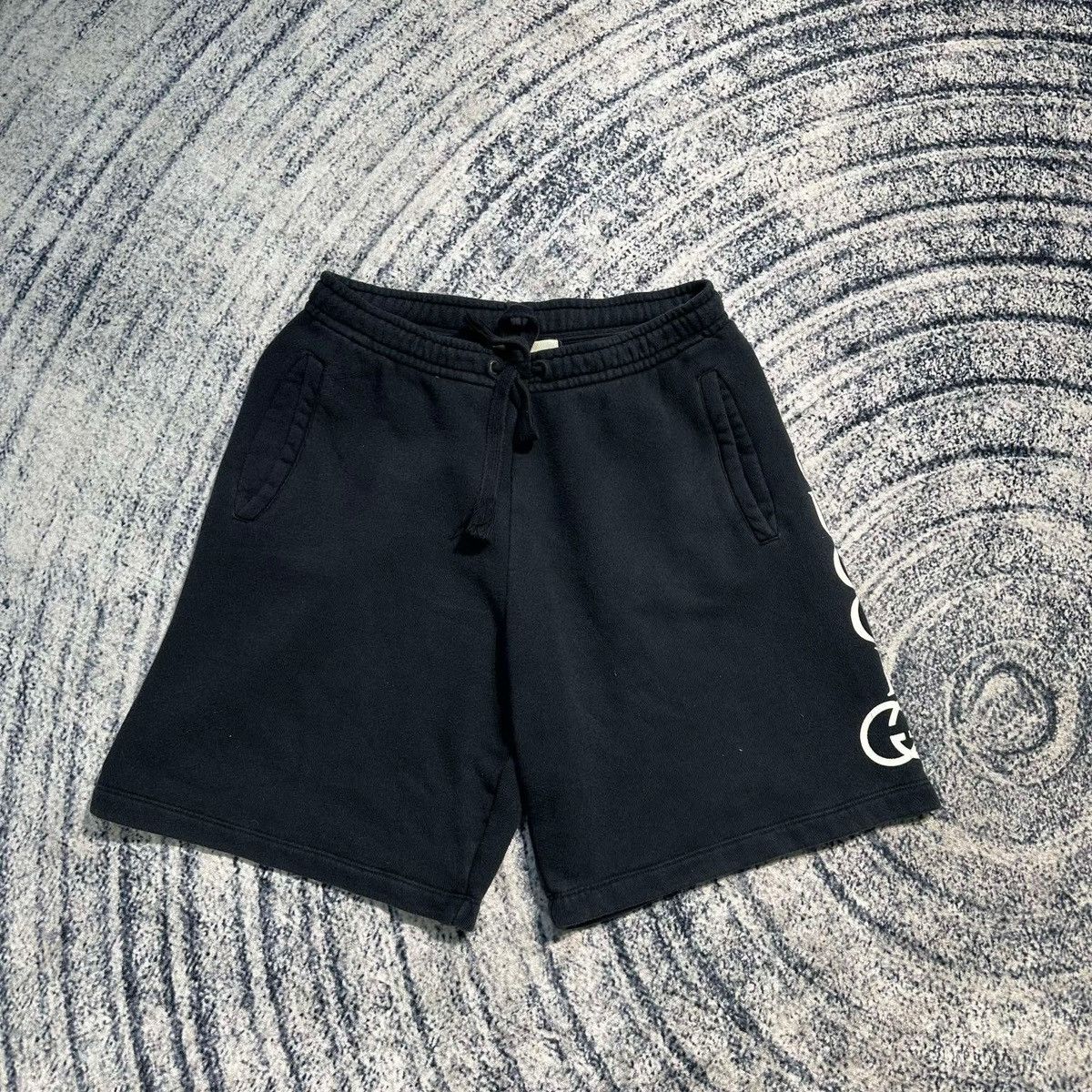 Gucci GUCCI LOGO SHORT PANTS Size US 38 / EU 54 - 1 Thumbnail