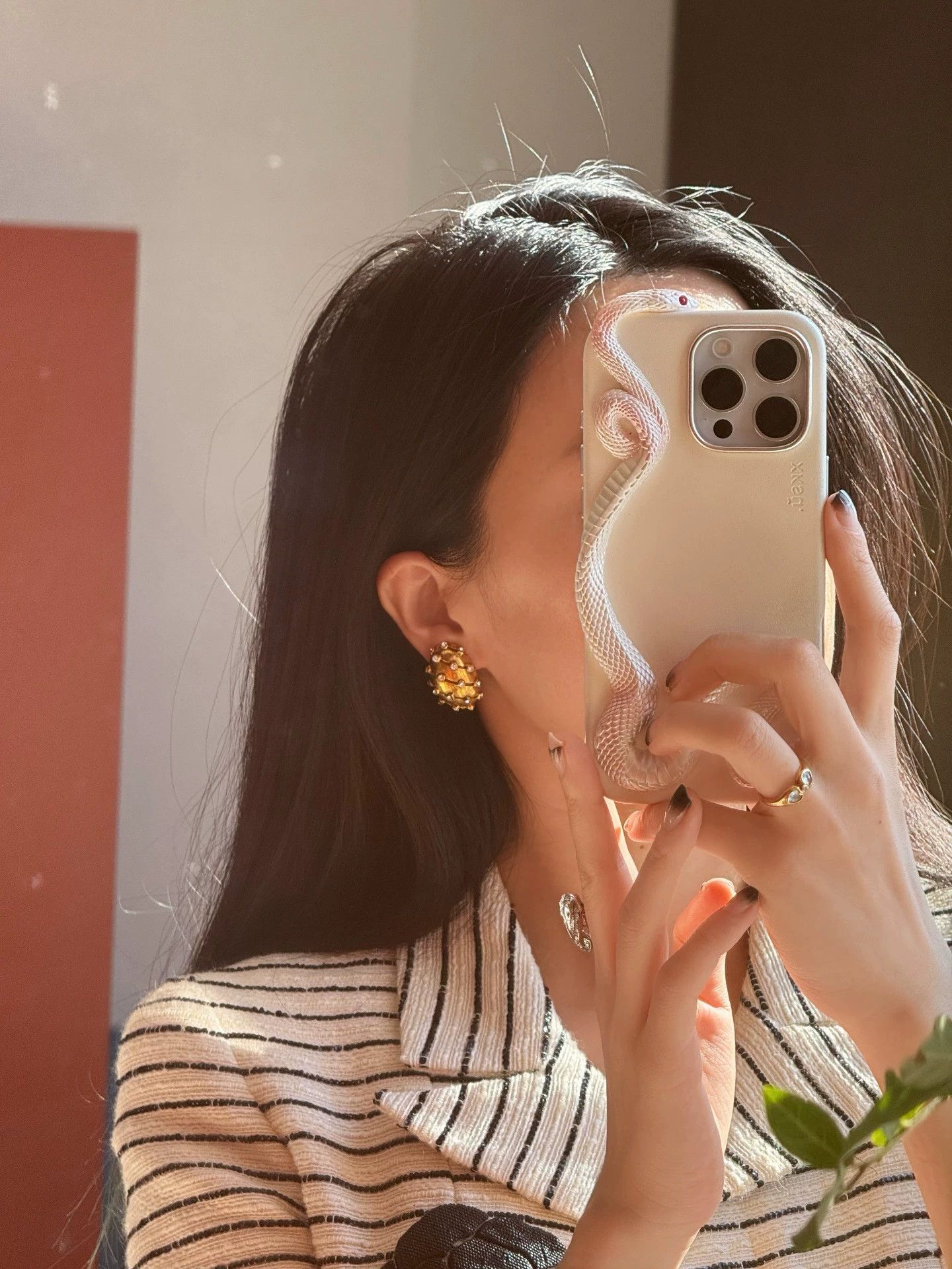 Chanel Chanel Vintage Gold-Plated Crystal Heavy Ear Clips (Rare) Size ONE SIZE - 6 Thumbnail