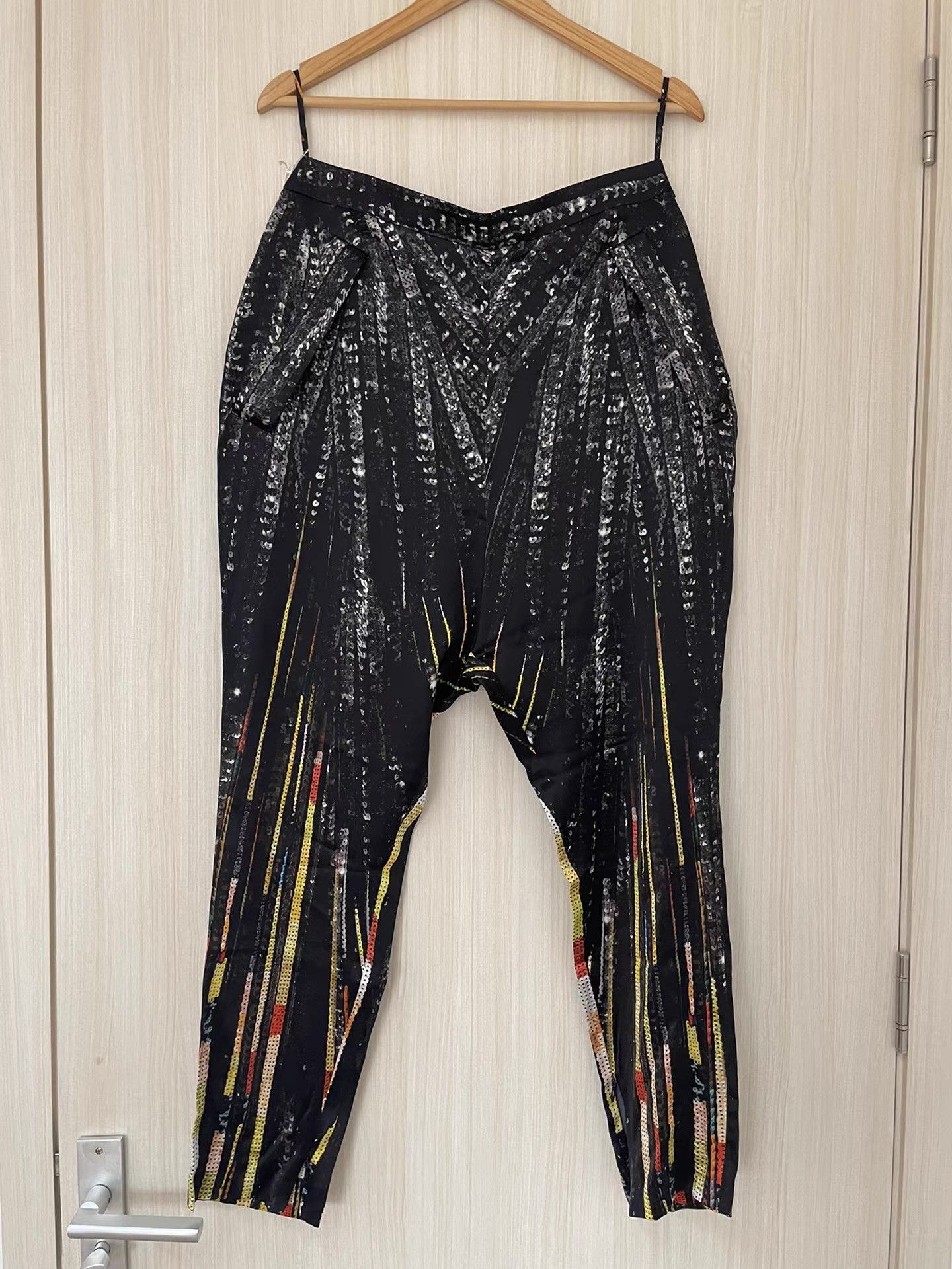 Givenchy Givenchy Silk Harem Pants Ｑ21 Size 30" / US 8 / IT 44 - 1 Thumbnail