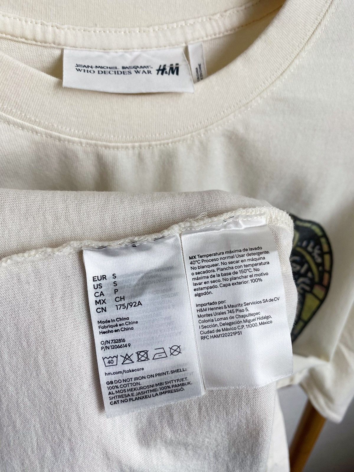 H&M × Jean-Michel Basquiat × Who Decides War WHO DECIDES WAR x BASQUIAT x H&M RELAXED FIT COTTON T-SHIRT Size US S / EU 44-46 / 1 - 15 Thumbnail