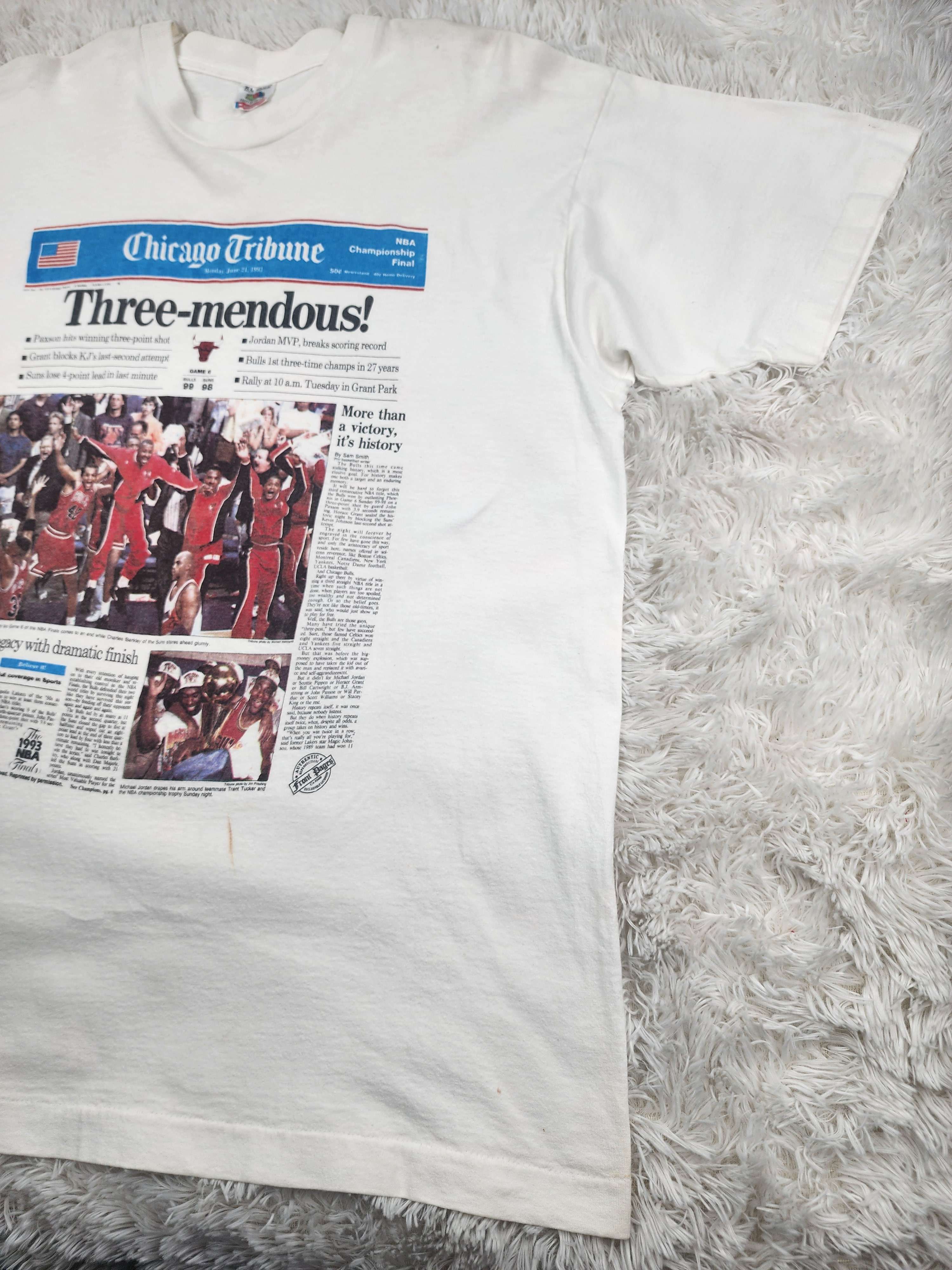 Fruit Of The Loom Vintage Chicago tribune bulls three-mendous champions 1993 Size US XL / EU 56 / 4 - 4 Thumbnail