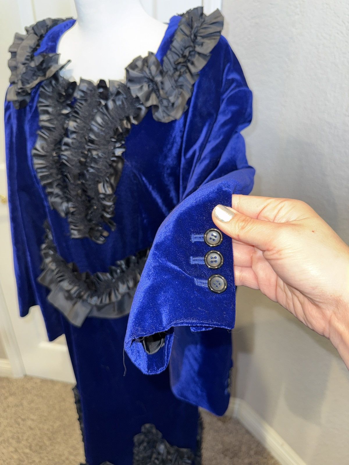 Comme des Garcons Comme des Garçons Archival Four-Sleeve Velvet Dress S $2,945 Size S / US 4 / IT 40 - 4 Thumbnail