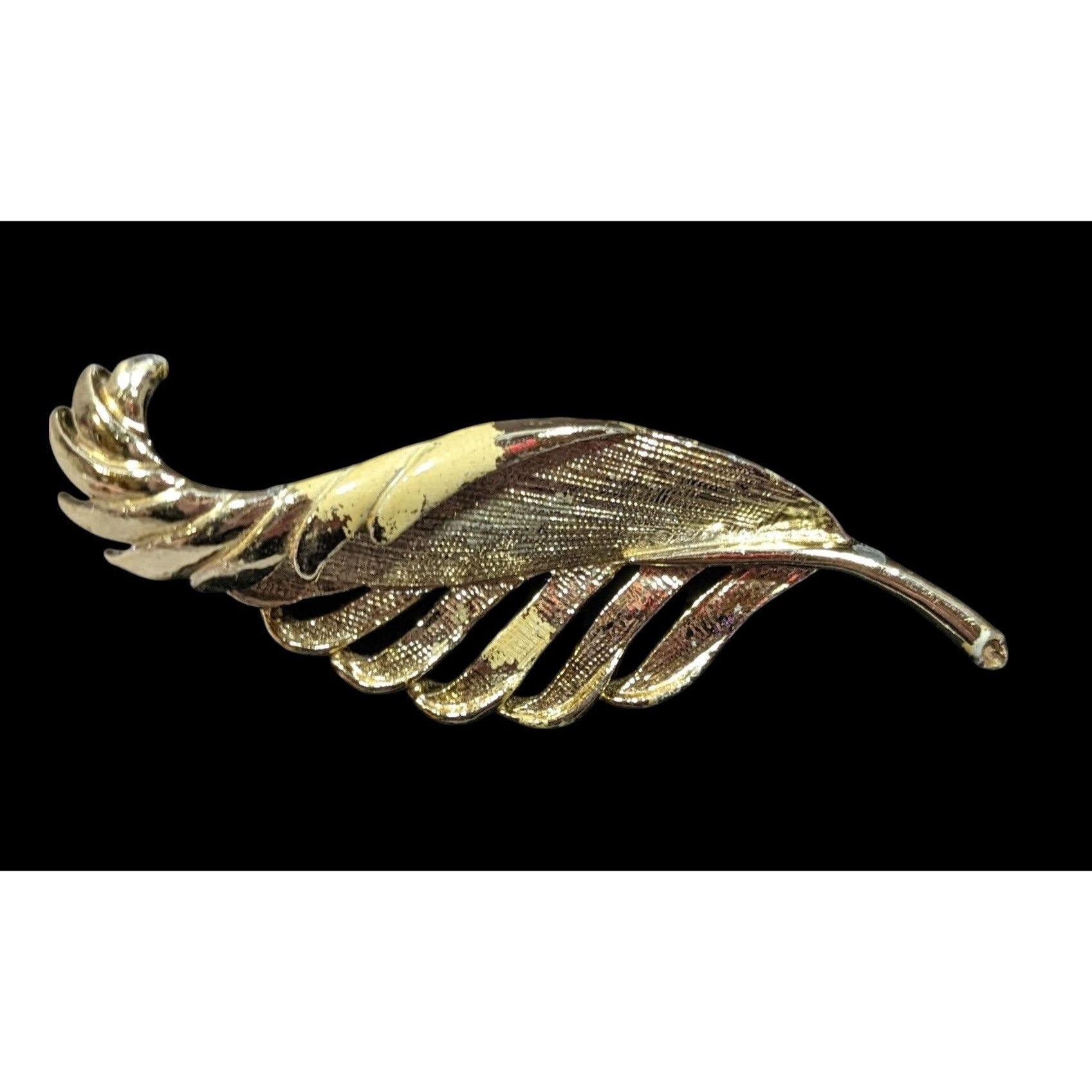 Other Vintage Gerry's Gold Tone Feather Pin With Cream Enamel Size ONE SIZE - 1 Thumbnail
