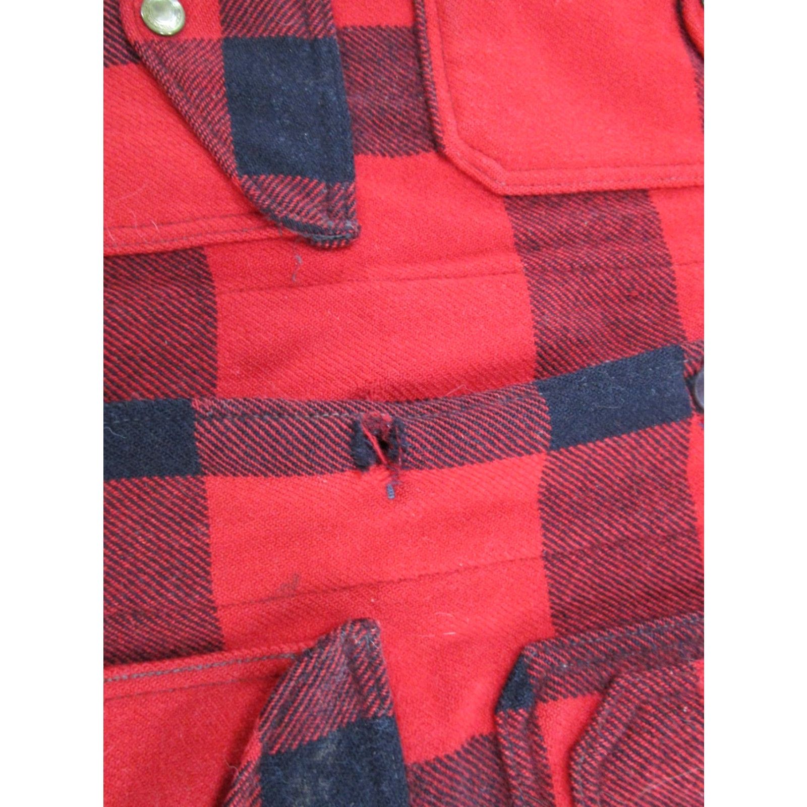 Vintage VINTAGE Woolrich Jacket Overcoat 44 Red Plaid Wool 100% Wool Buffalo Mackinaw Hunting USA Mens Size US S / EU 44-46 / 1 - 4 Thumbnail