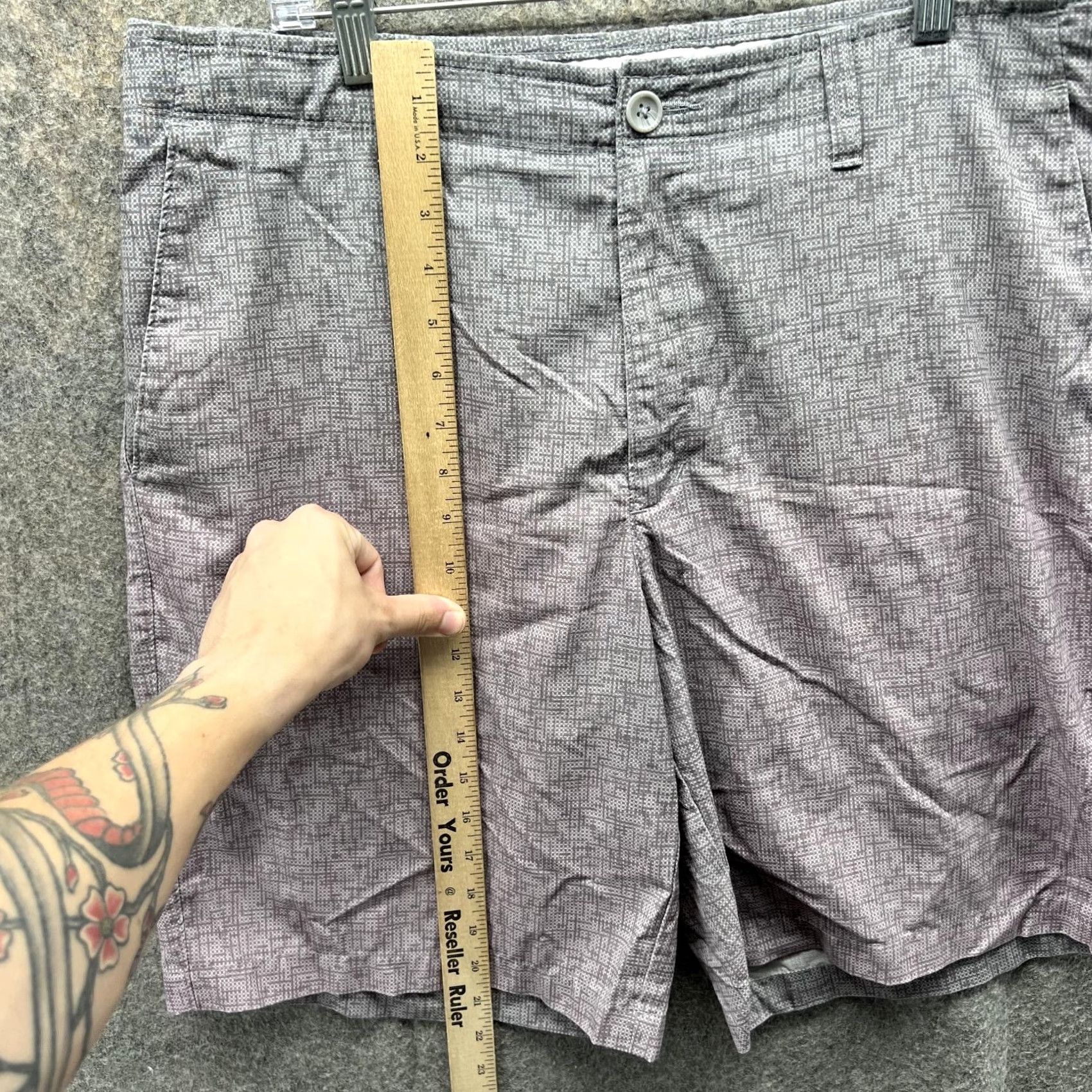Vintage VINTAGE? No. Greg Norman Shorts Men 36 Red Gray Chino Flat Front Casual Two Tone Golf Size US 36 / EU 52 - 6 Thumbnail