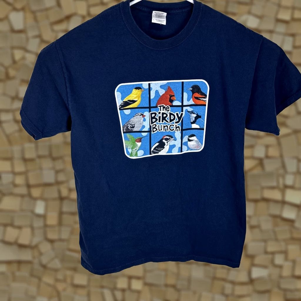 Gildan VINTAGE The Birdy Bunch T Shirt Blue Large Brady Bunch Parody Bird Y2K Watching Mens Shirts 90s Animals Tv Size US L / EU 52-54 / 3 - 1 Thumbnail