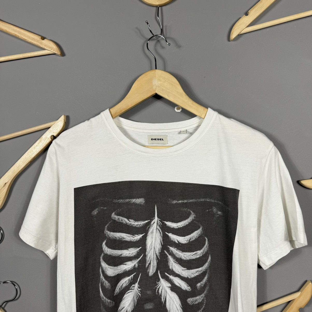 Diesel Diesel Ribcage Feather Graphic T-shirt Size US L / EU 52-54 / 3 - 3 Thumbnail