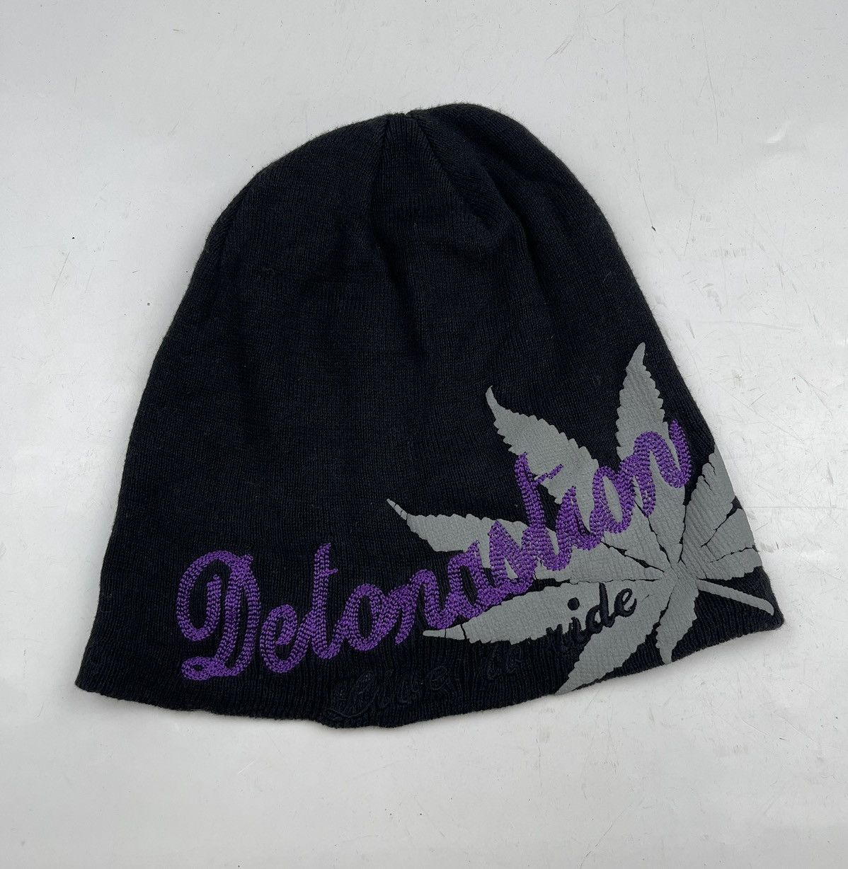 Japanese Brand marijuana leaves beanie hat snow cap tc26 Size ONE SIZE - 2 Thumbnail
