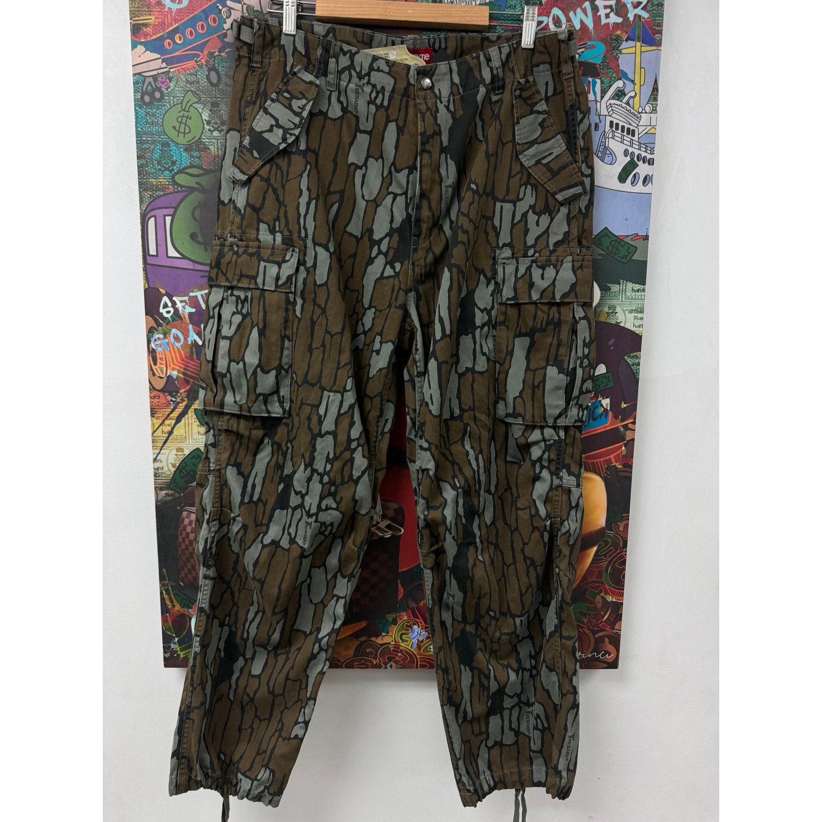 Supreme Supreme Camo Cargo Pants Used 34 Size US 34 / EU 50 - 1 Thumbnail