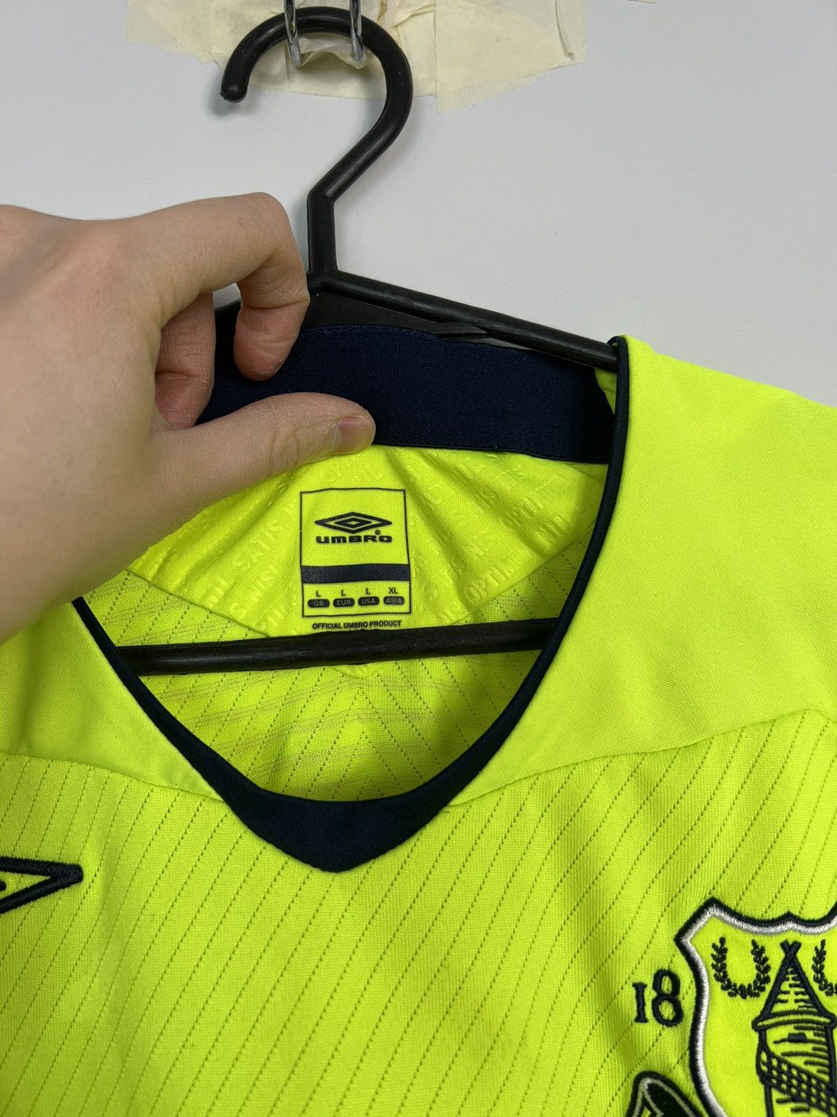 Umbro Umbro Everton FC Cahill #17 Soccer Jersey Size US L / EU 52-54 / 3 - 5 Thumbnail