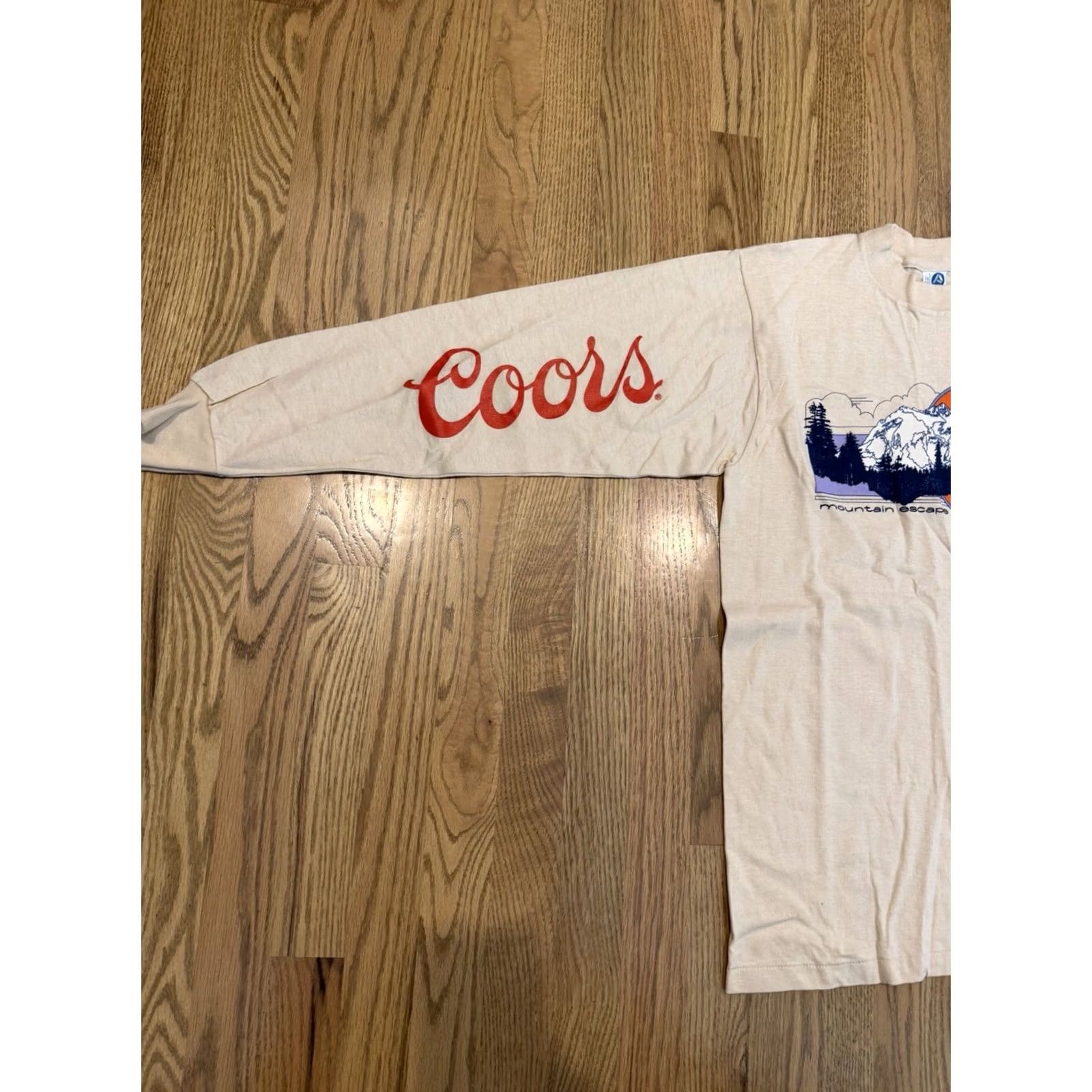 Vintage VINTAGE Mountain Escape Coors Beer T Shirt Men’s Size Medium Long Sleeve 80s Vtg Artex Beige Cotton Crew Neck Graphic Print 1980-1989 Mens Size US M / EU 48-50 / 2 - 3 Thumbnail