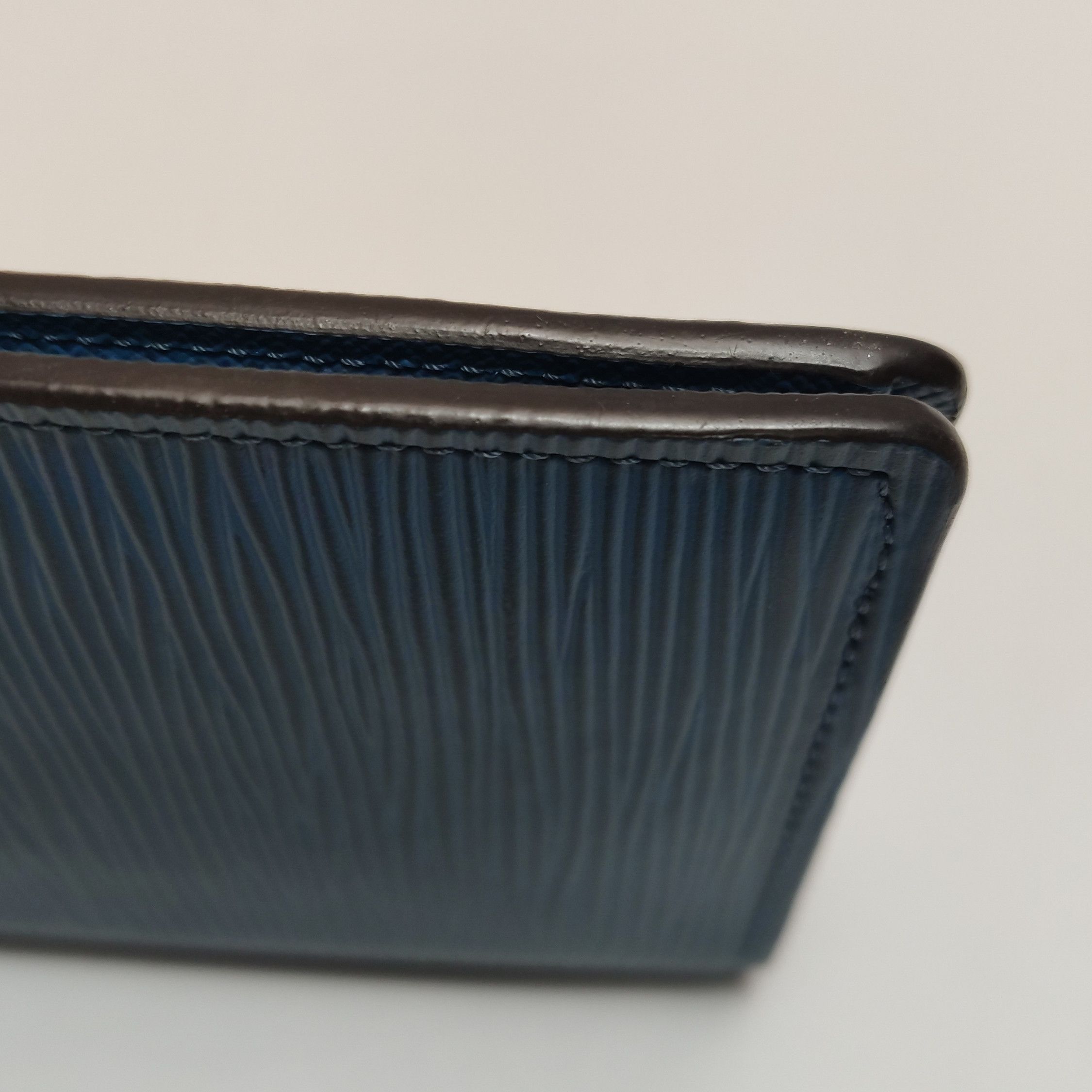 Louis Vuitton Louis Vuitton (LV) Brazza solid color water ripple fold wal Size ONE SIZE - 7 Thumbnail