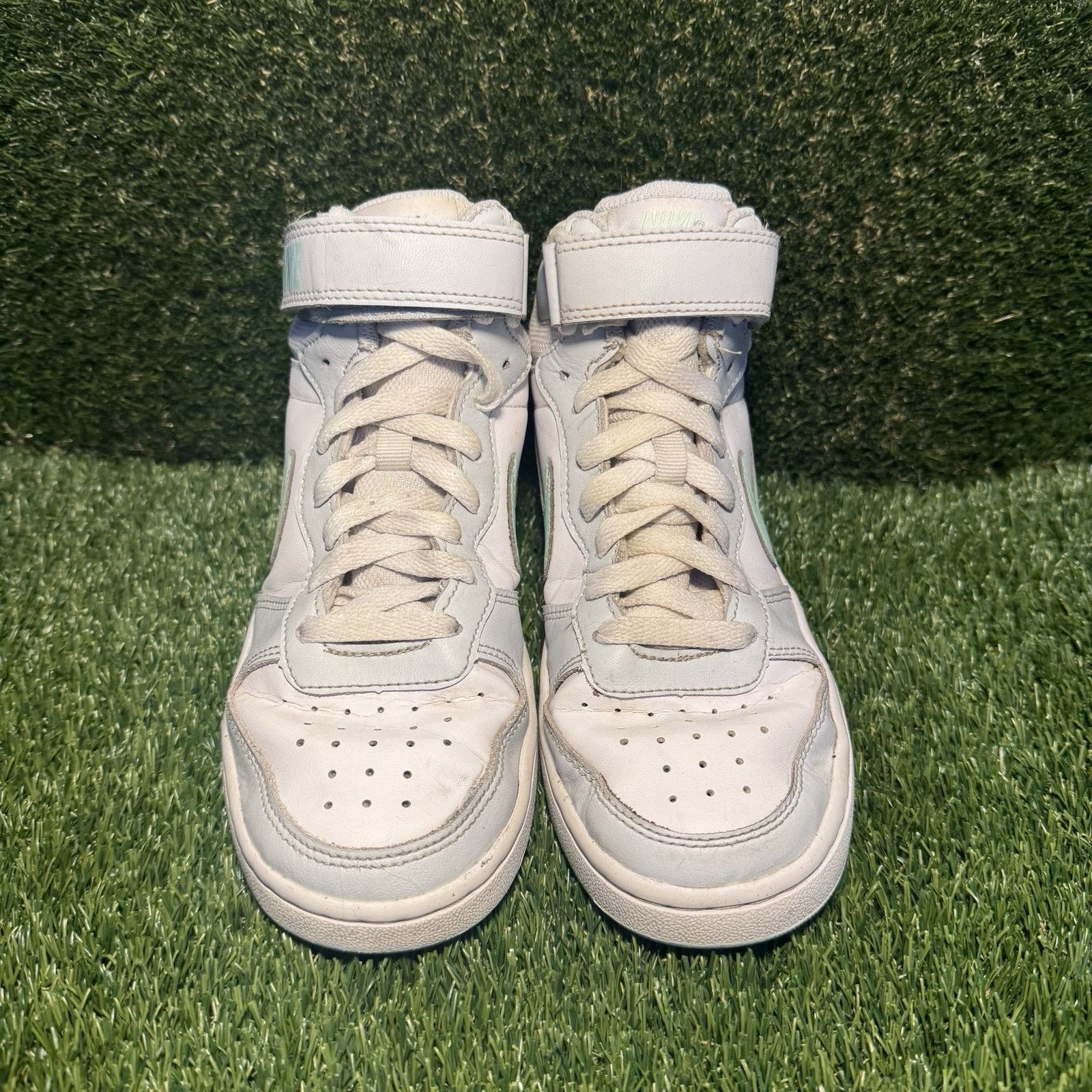 Nike Size 5Y - Nike Court Borough Mid 2 'Pure Platinum Mint Foam’ Size US 5 / EU 37 - 2 Thumbnail
